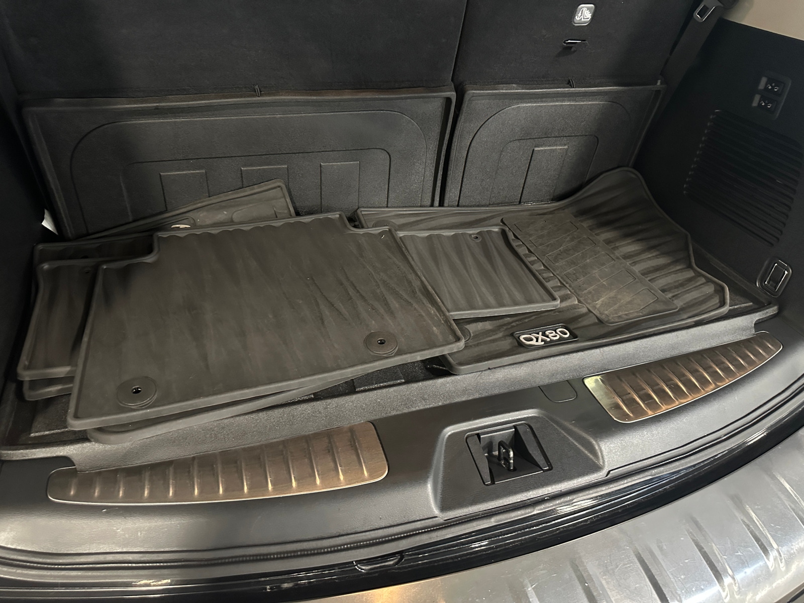 Thumbnail: 2019 INFINITI QX80 - 6