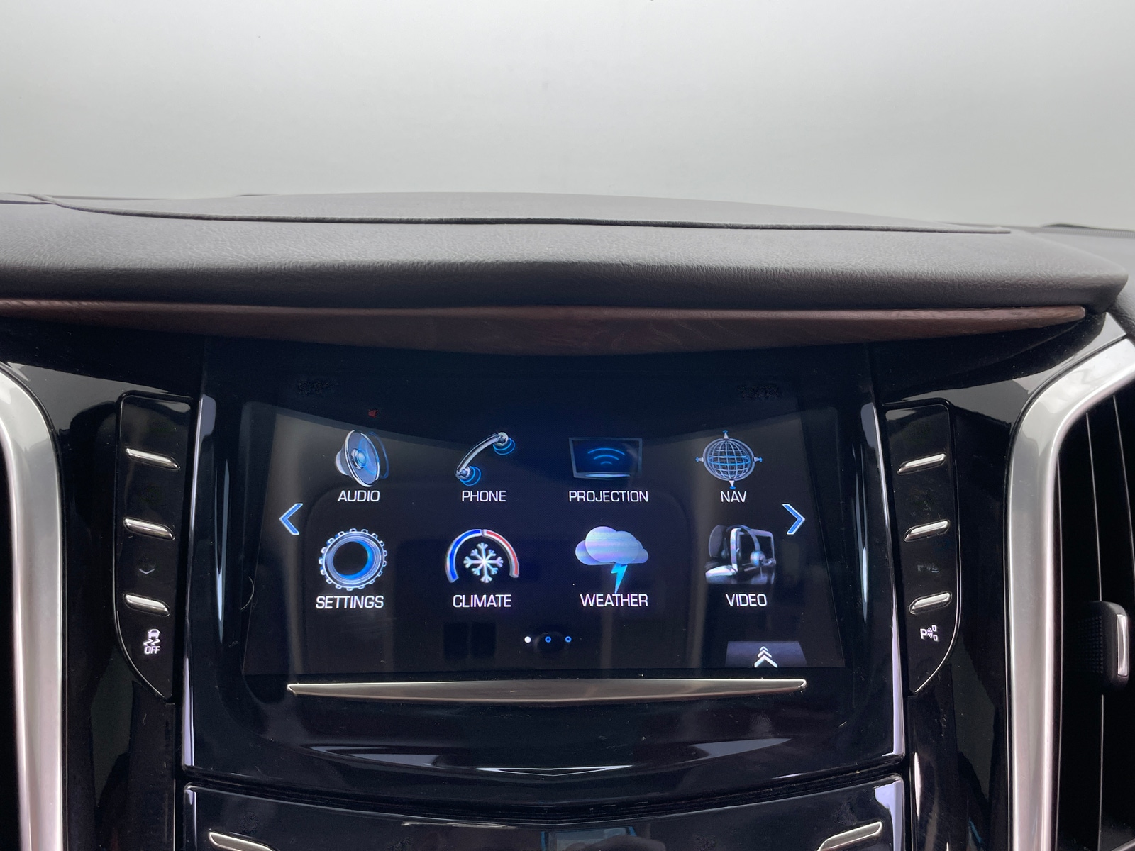 Thumbnail: 2020 Cadillac Escalade - 3