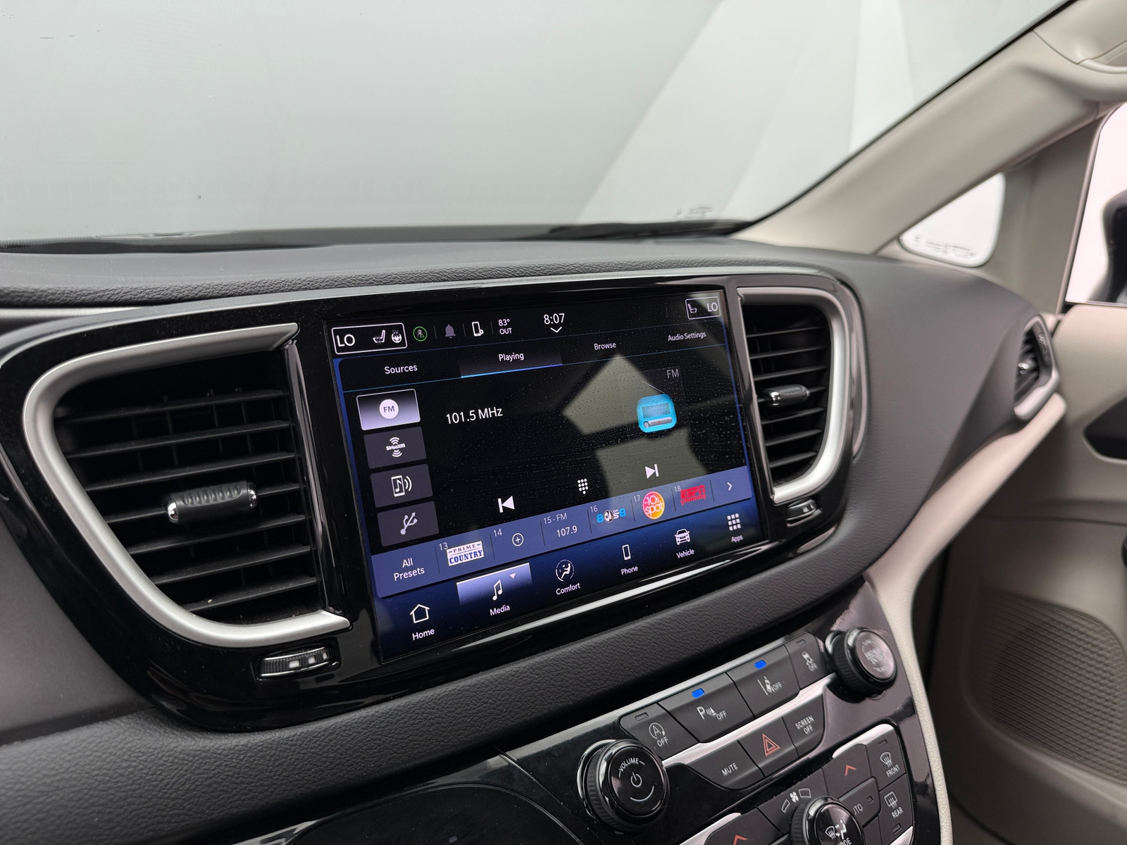 Thumbnail: 2024 Chrysler Pacifica - 3