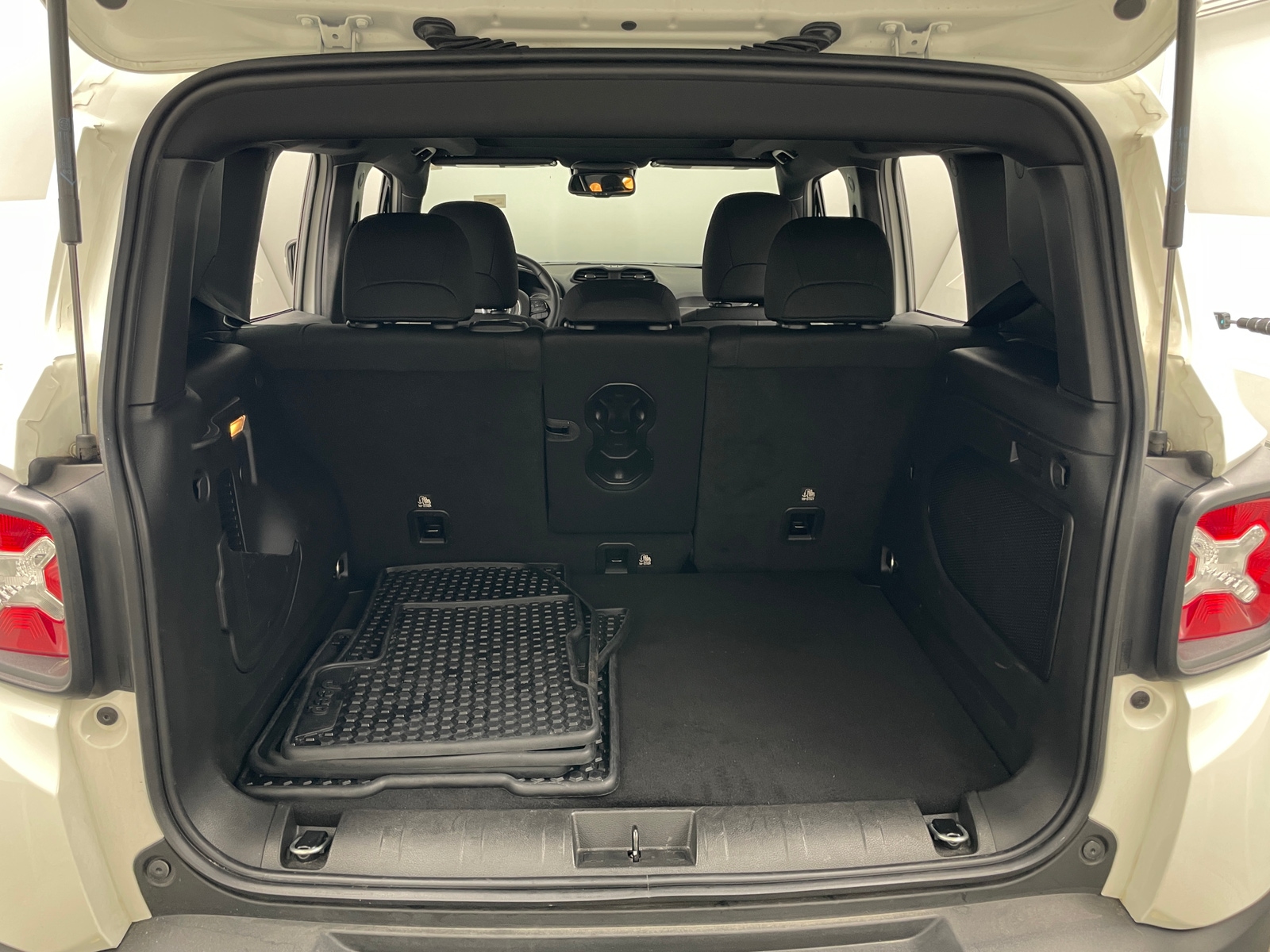 Thumbnail: 2022 Jeep Renegade - 7