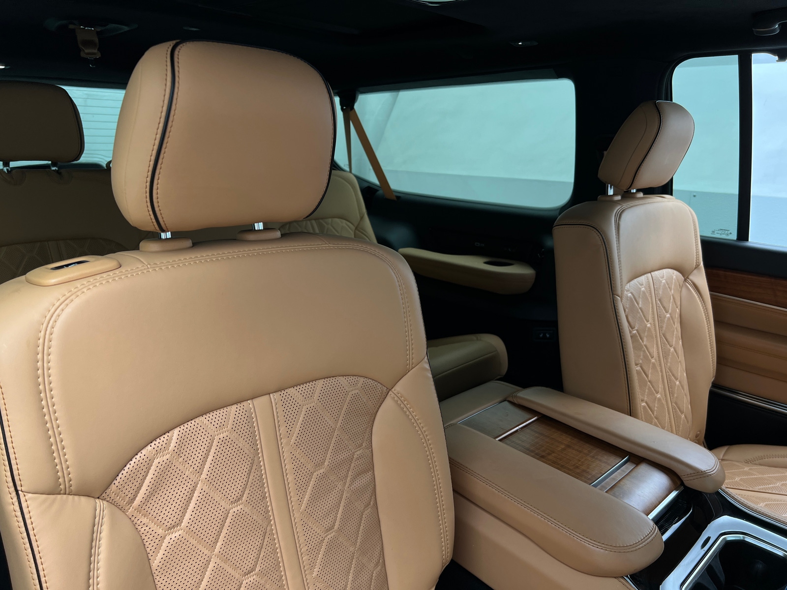 Thumbnail: 2025 Jeep Grand Wagoneer L - 5