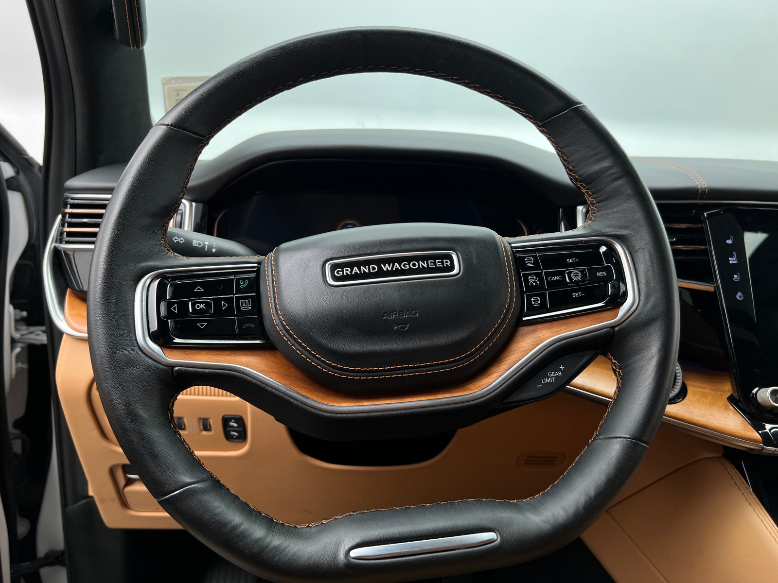 Thumbnail: 2025 Jeep Grand Wagoneer L - 4