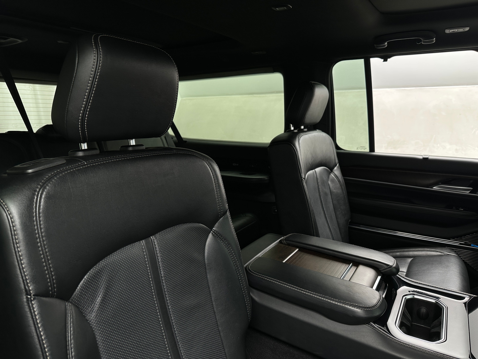 Thumbnail: 2024 Jeep Grand Wagoneer L - 5