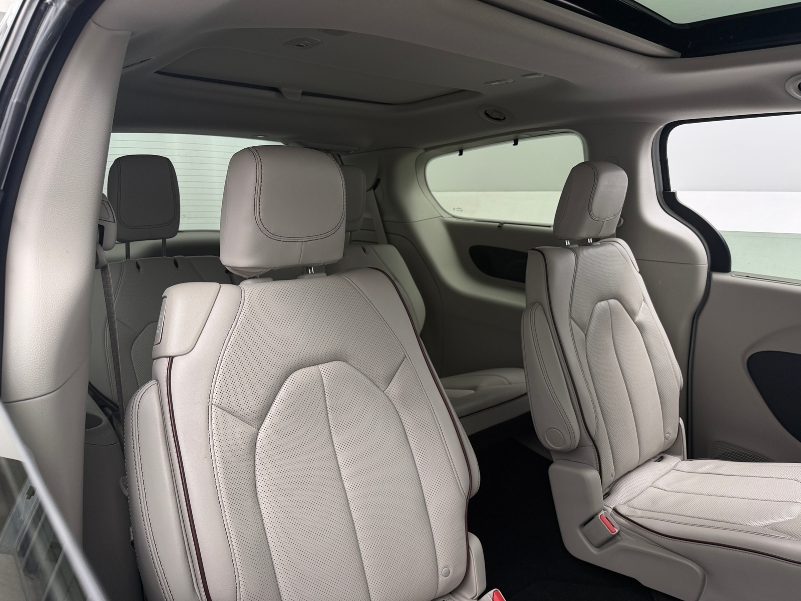 Thumbnail: 2018 Chrysler Pacifica - 5