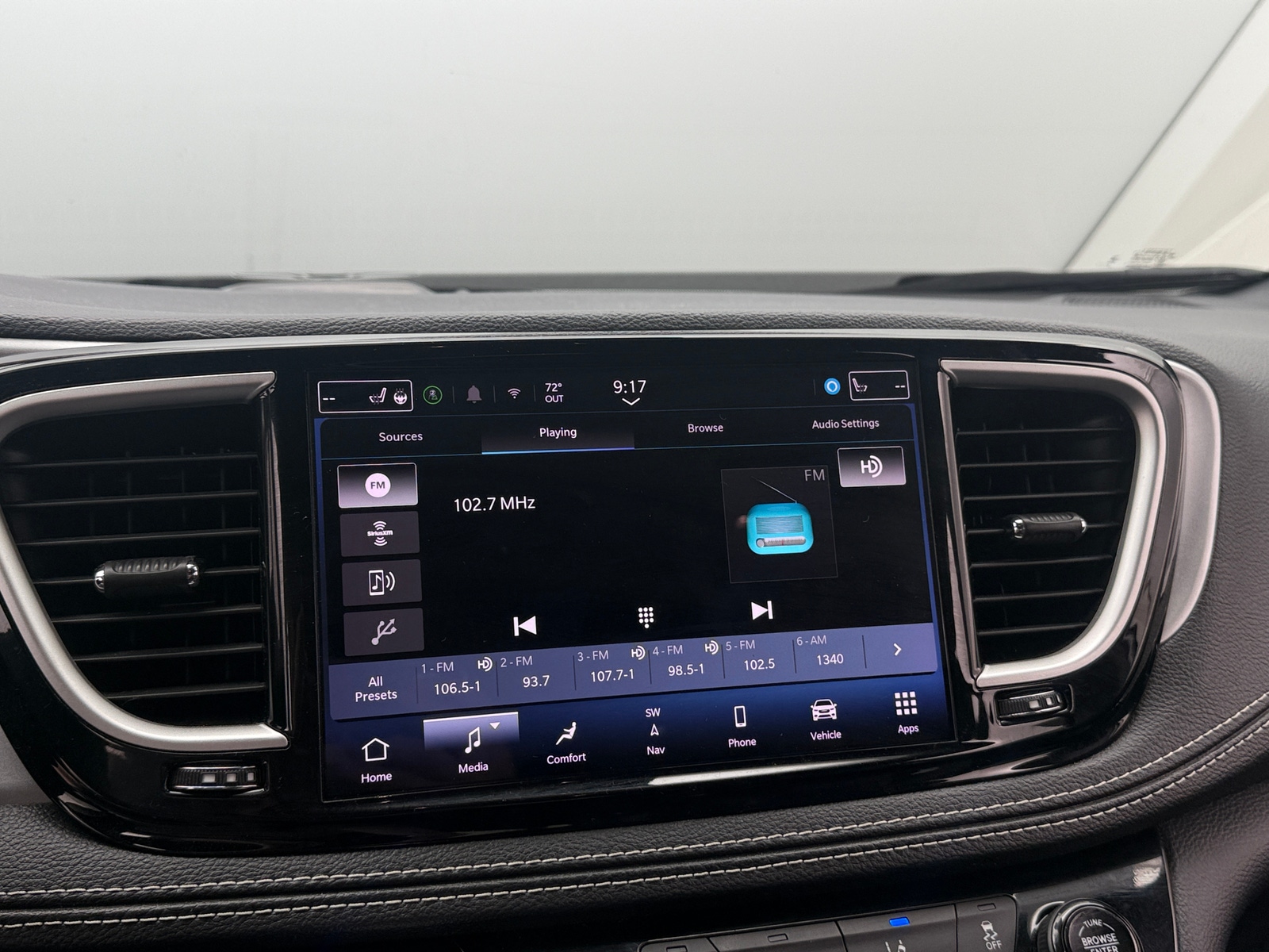 Thumbnail: 2024 Chrysler Pacifica - 3