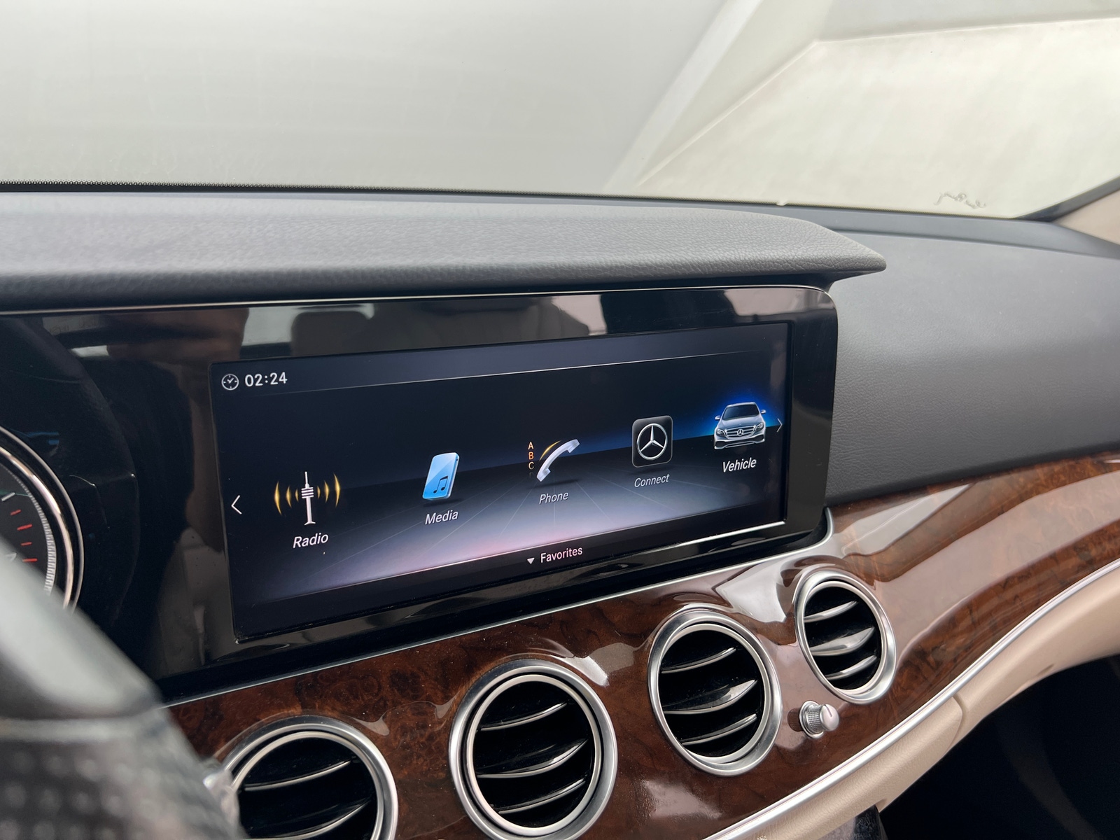 Thumbnail: 2018 Mercedes-Benz E-Class - 3