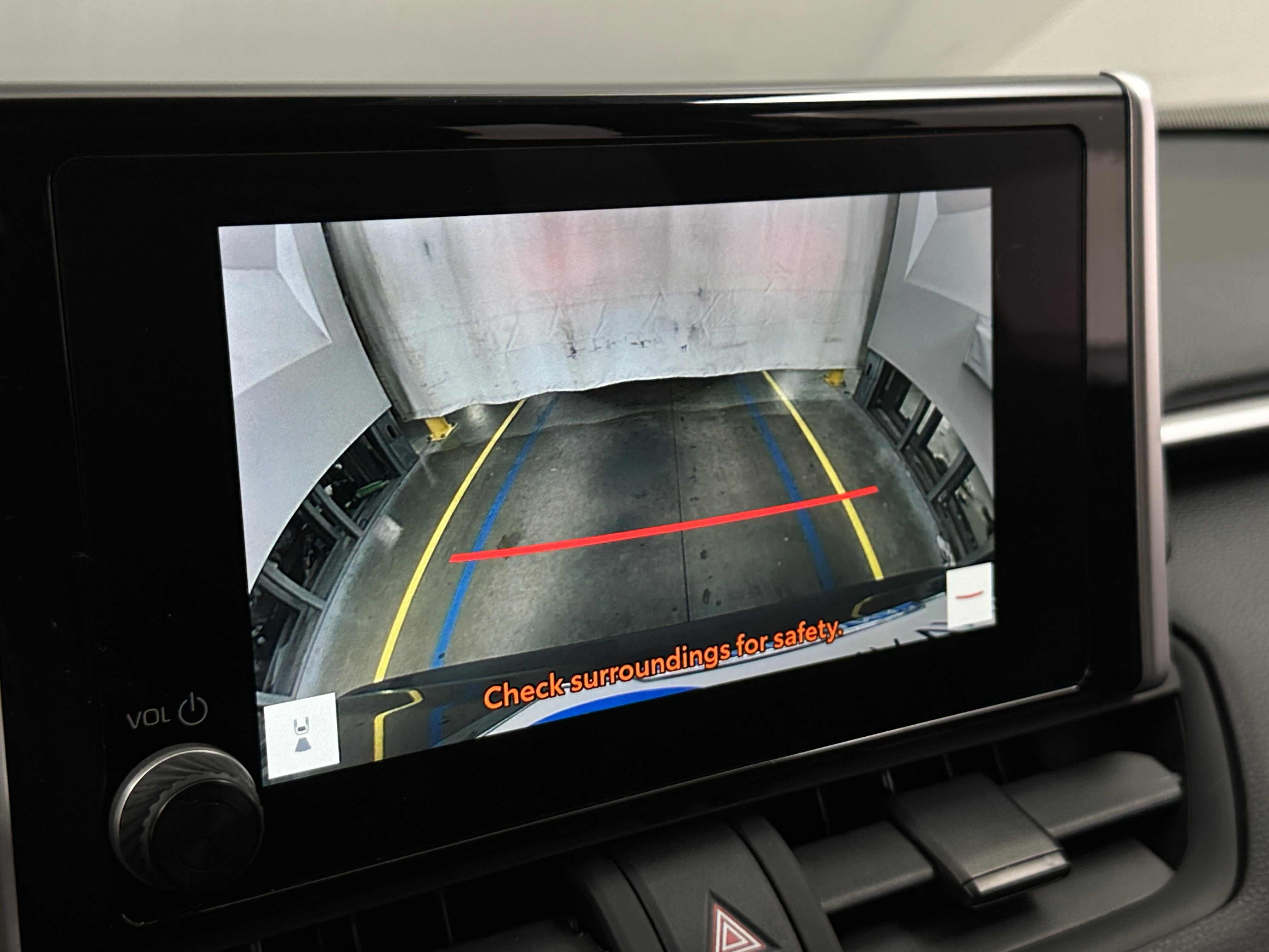 2025 Toyota RAV4 XLE - Photo 13