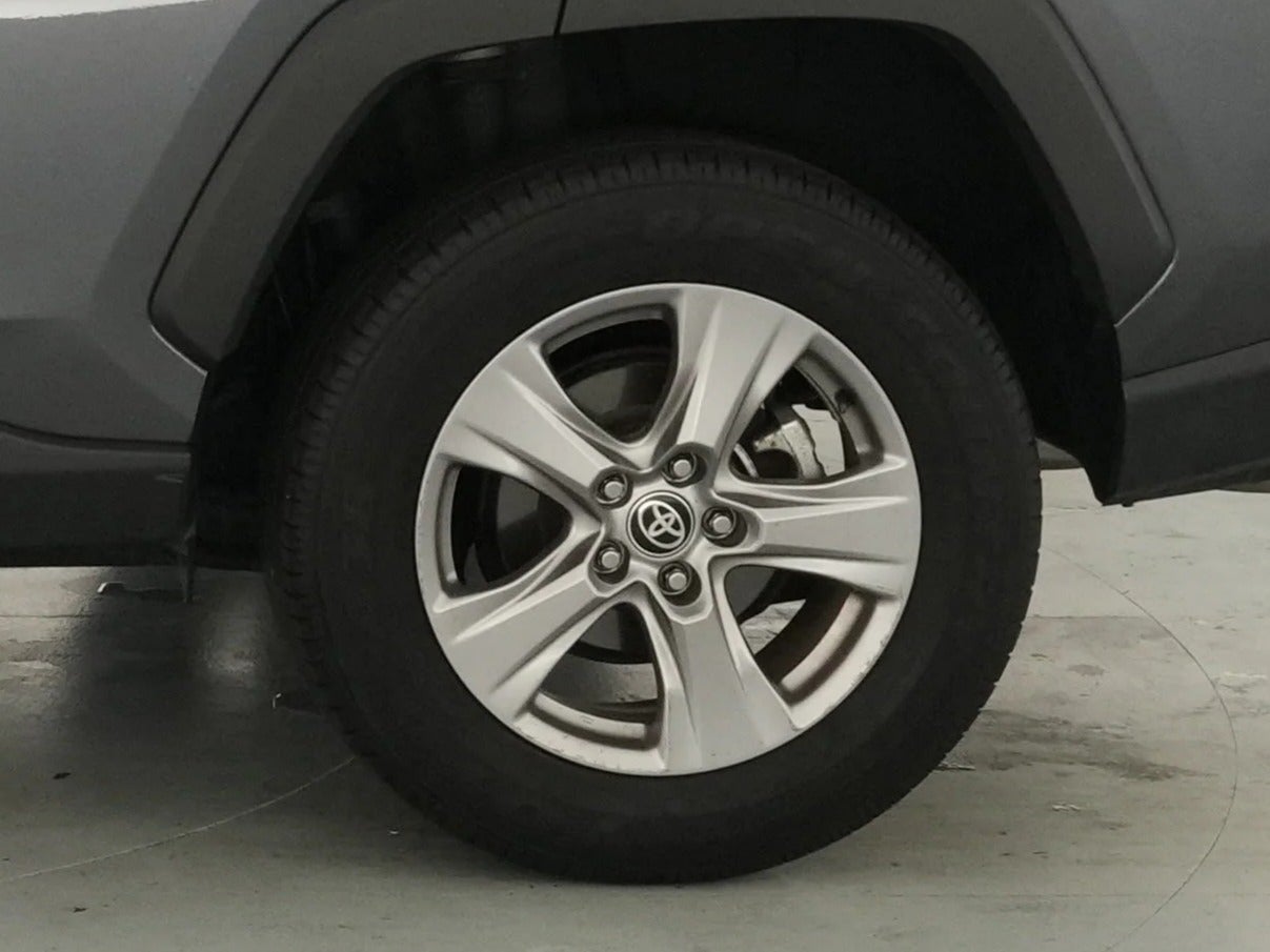 2025 Toyota RAV4 XLE - Photo 15