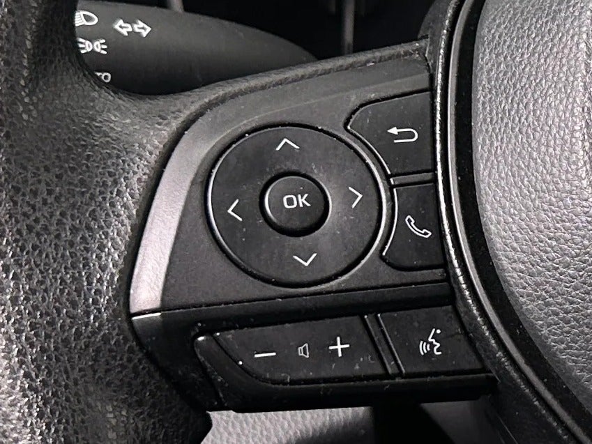2025 Toyota RAV4 XLE - Photo 16