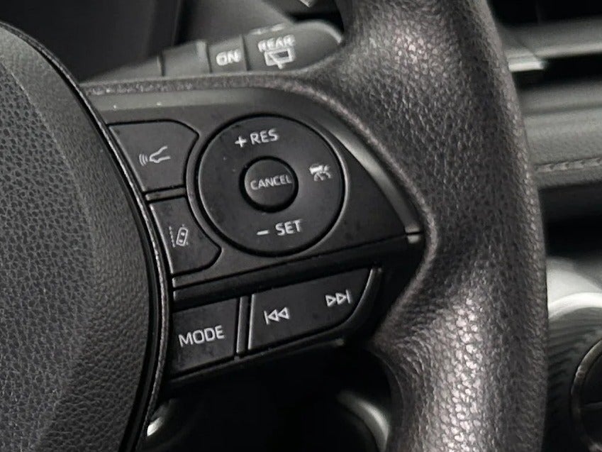 2025 Toyota RAV4 XLE - Photo 17