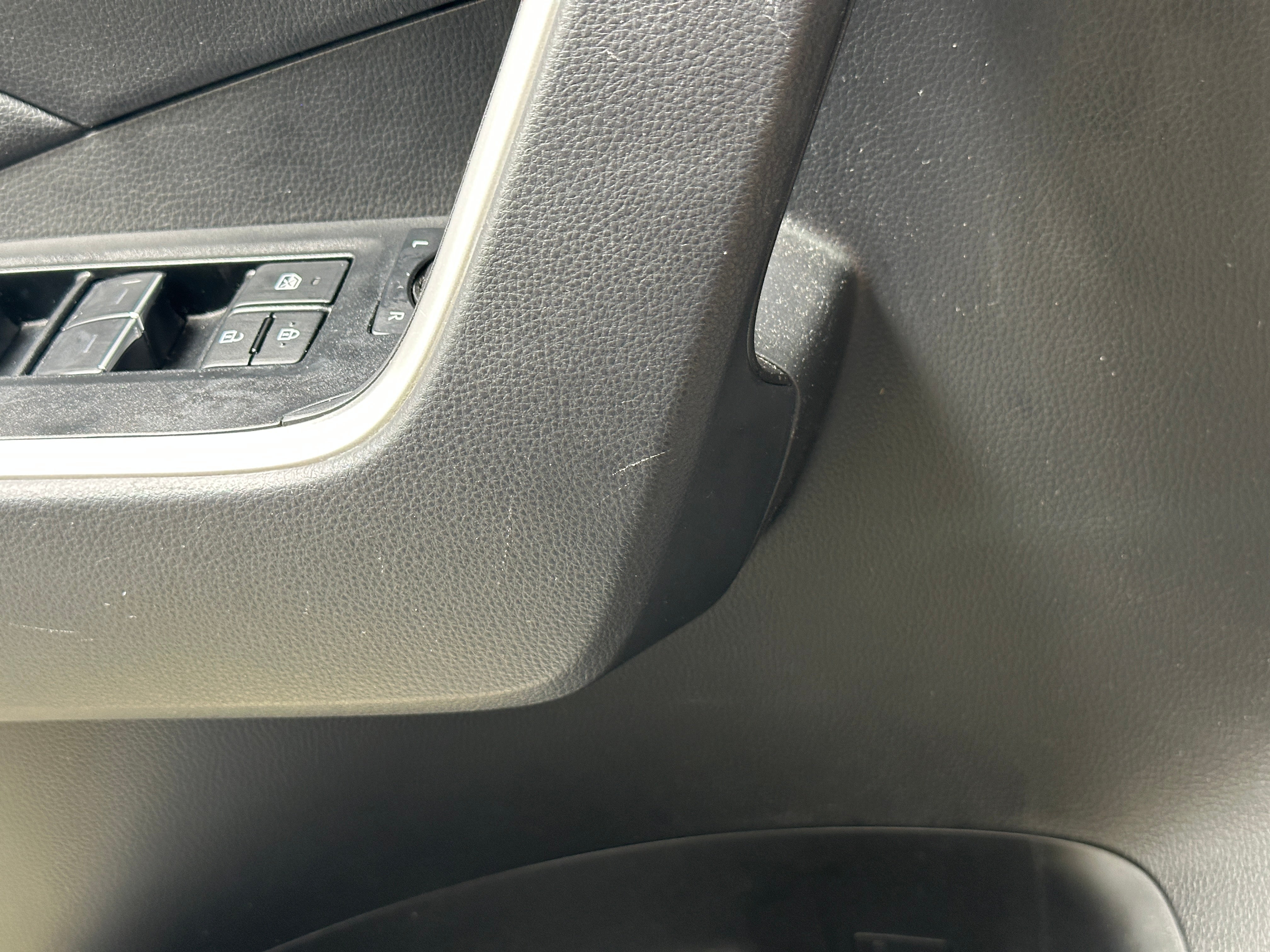 2025 Toyota RAV4 XLE - Photo 18