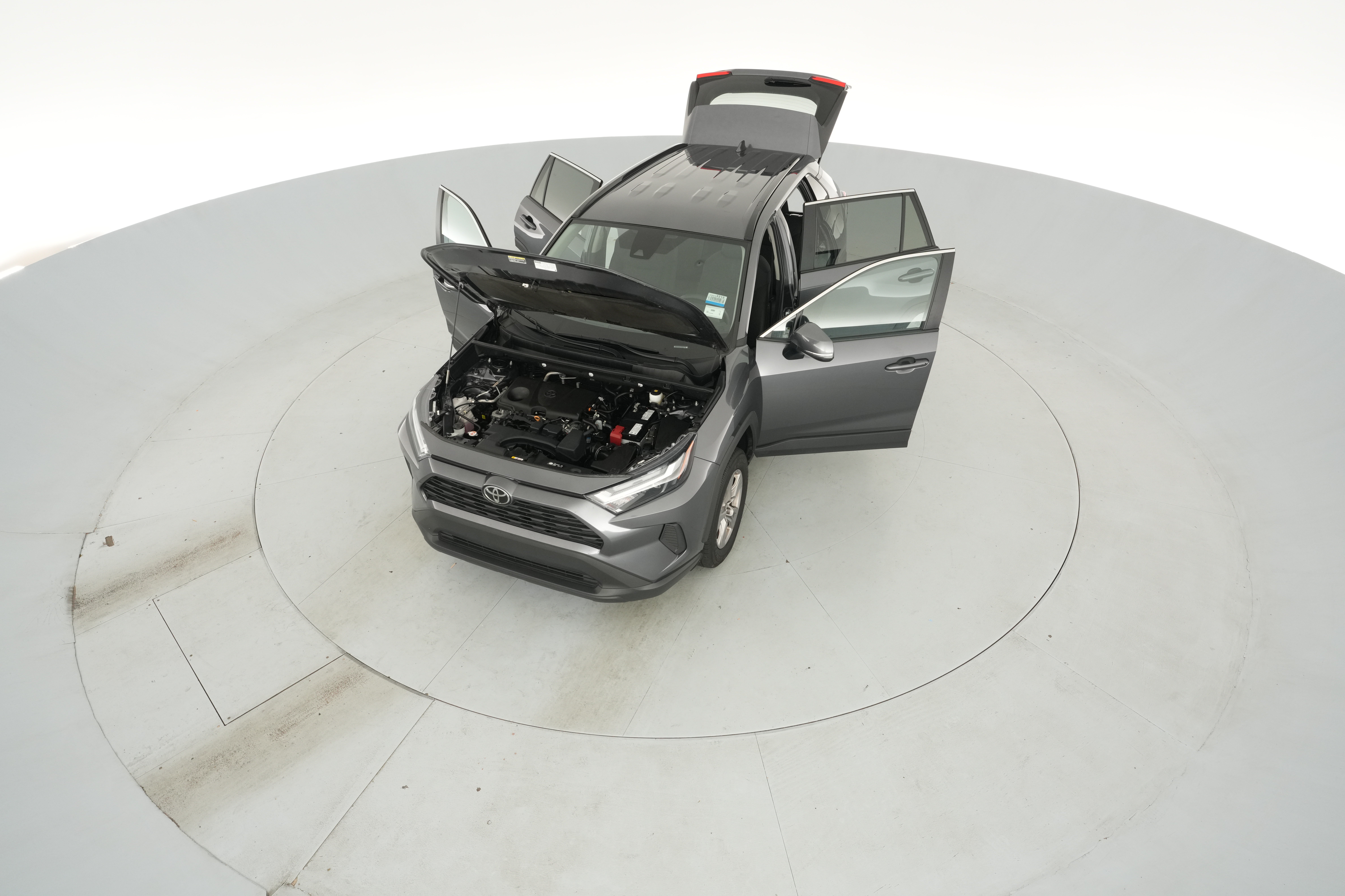 2025 Toyota RAV4 XLE - Photo 39