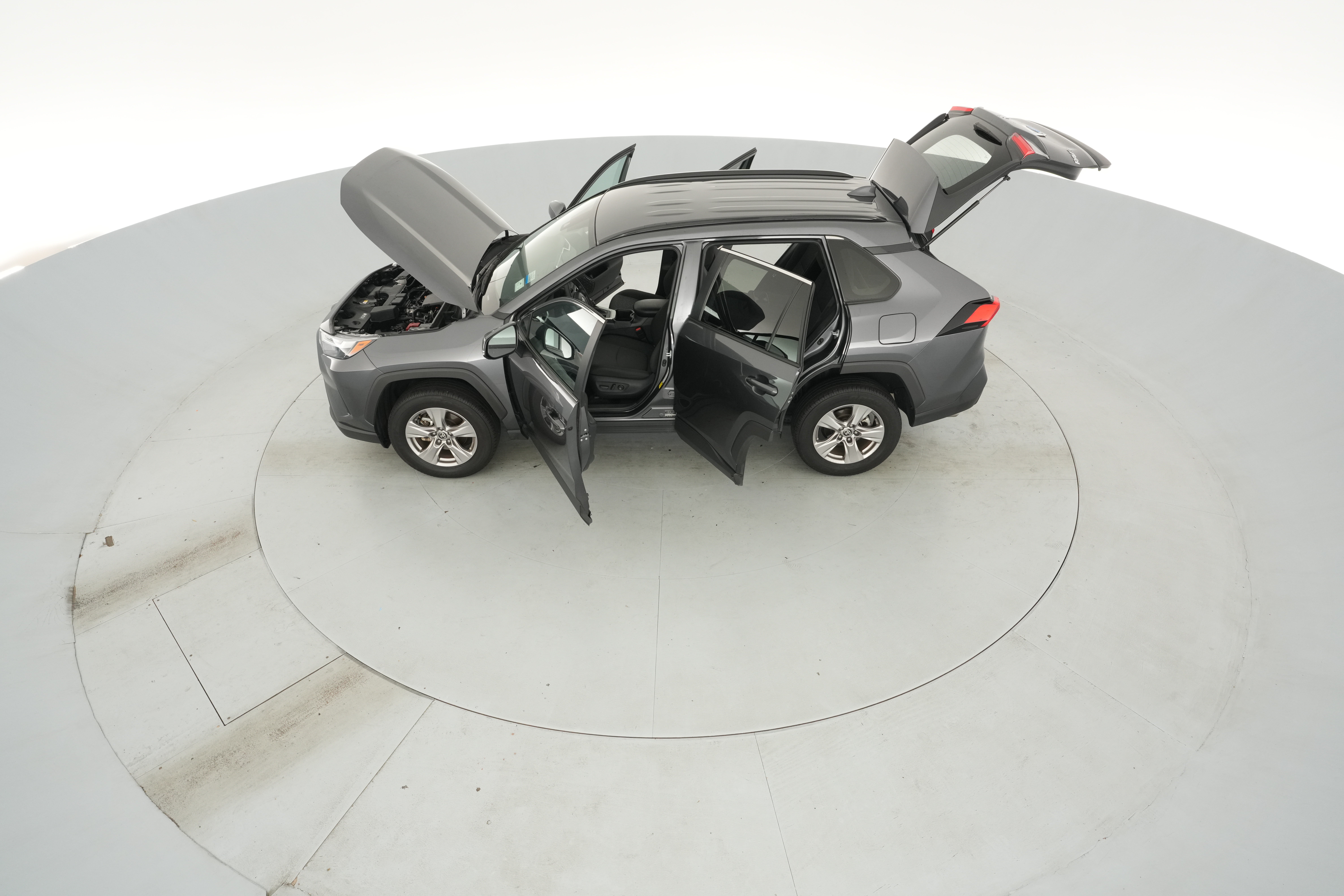 2025 Toyota RAV4 XLE - Photo 42