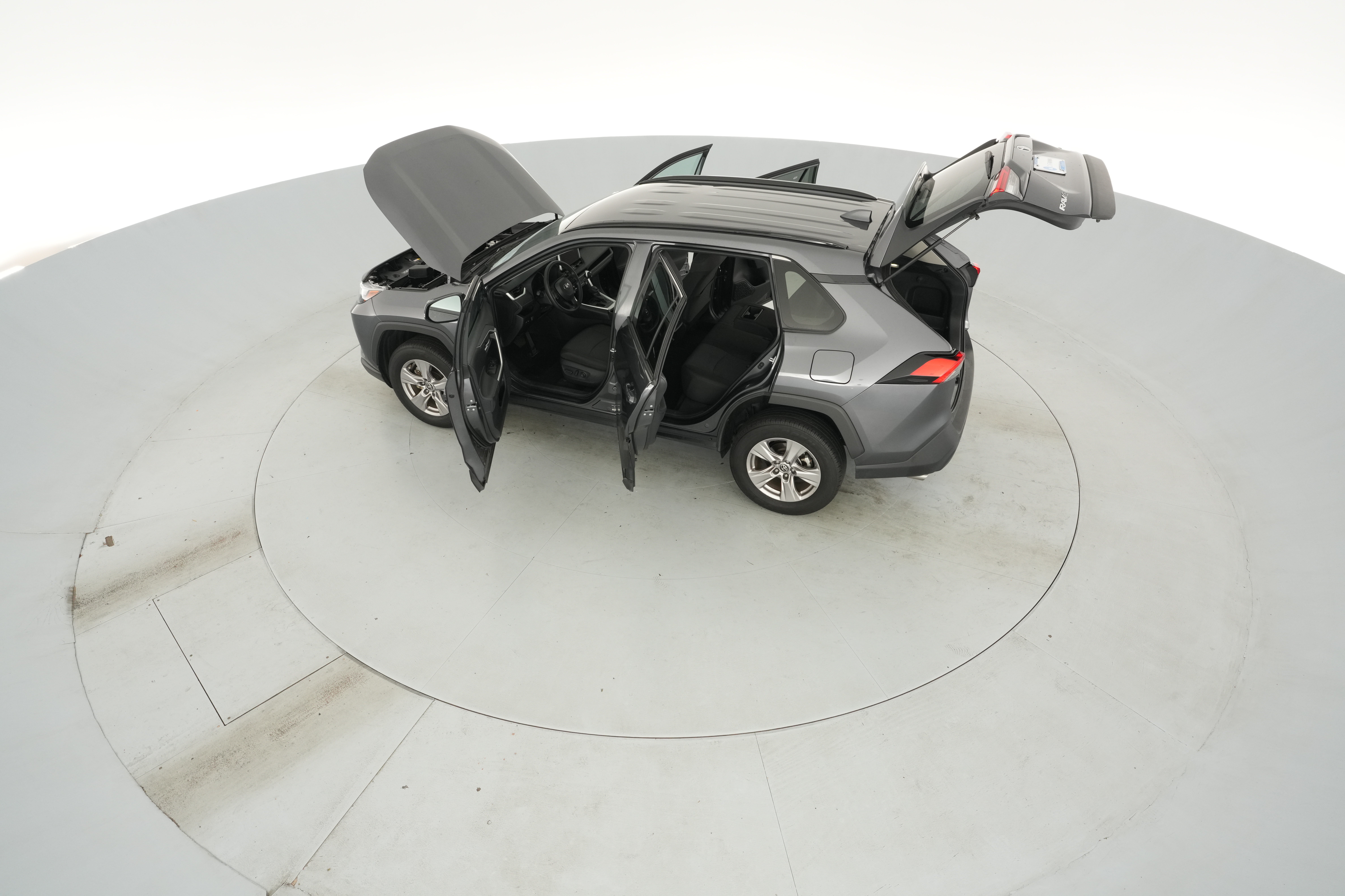 2025 Toyota RAV4 XLE - Photo 43