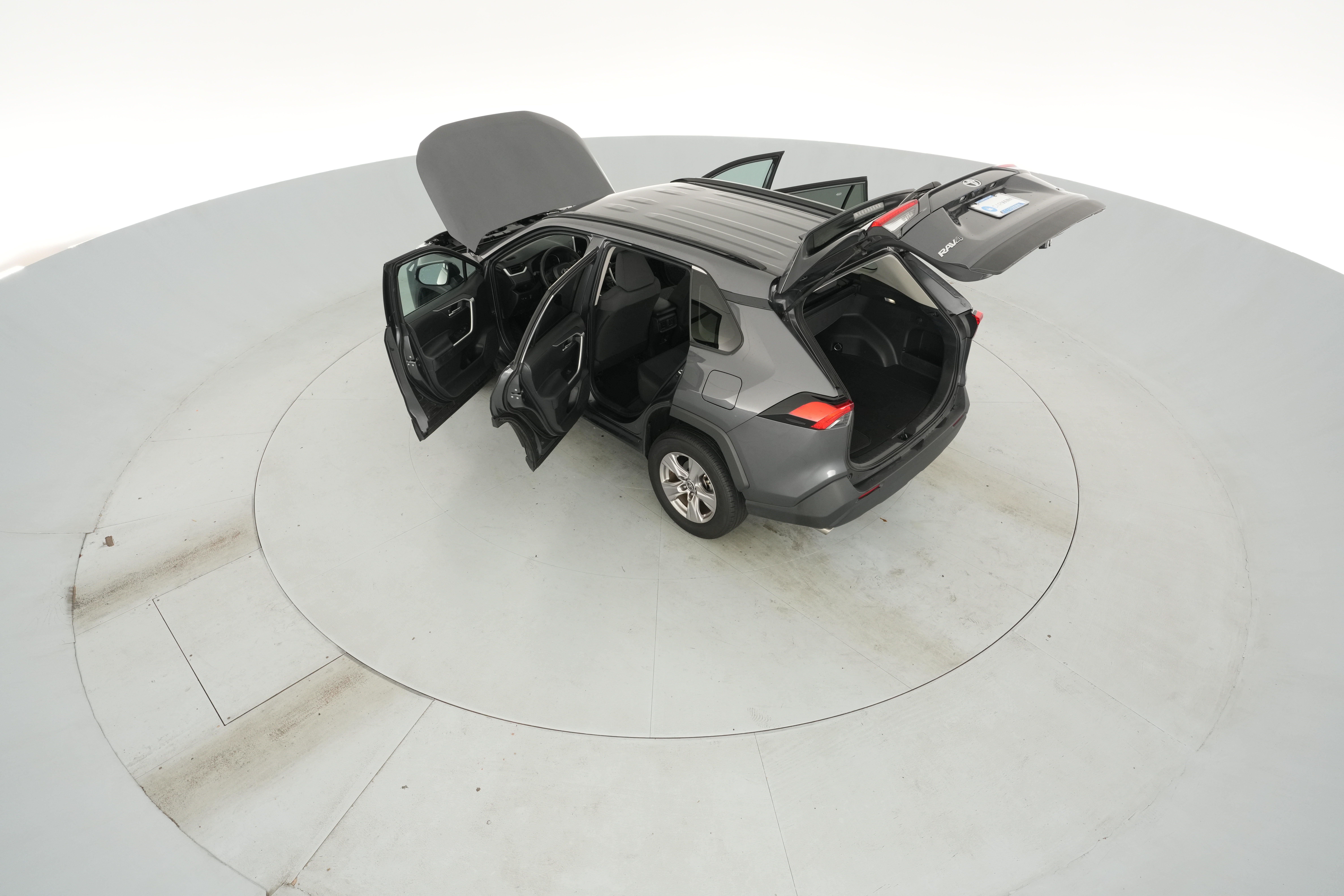 2025 Toyota RAV4 XLE - Photo 44