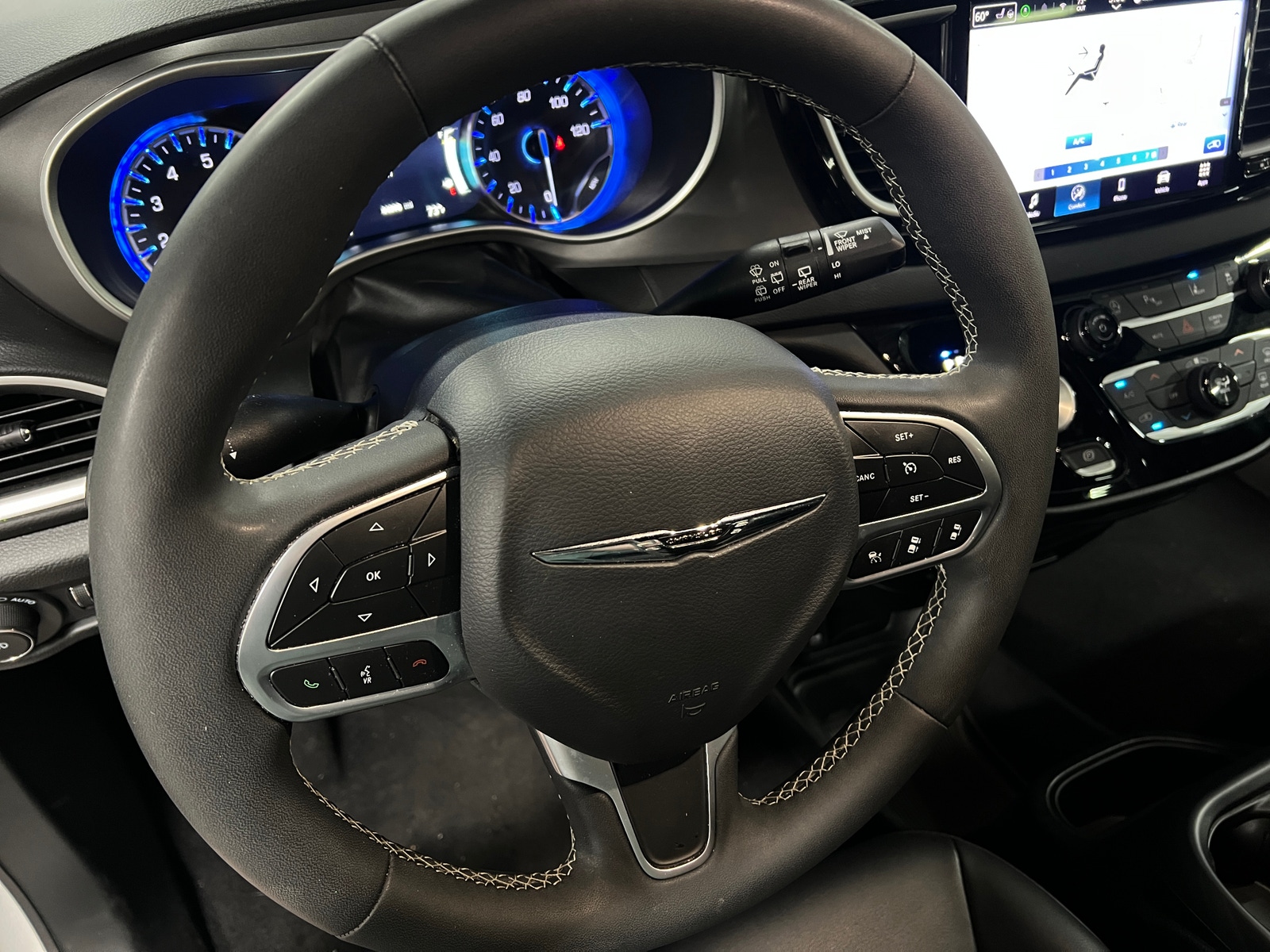 Thumbnail: 2025 Chrysler Pacifica - 4