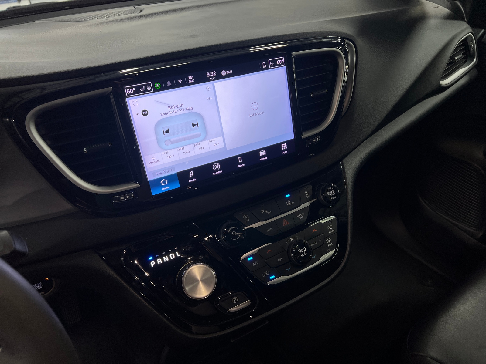 Thumbnail: 2025 Chrysler Pacifica - 3