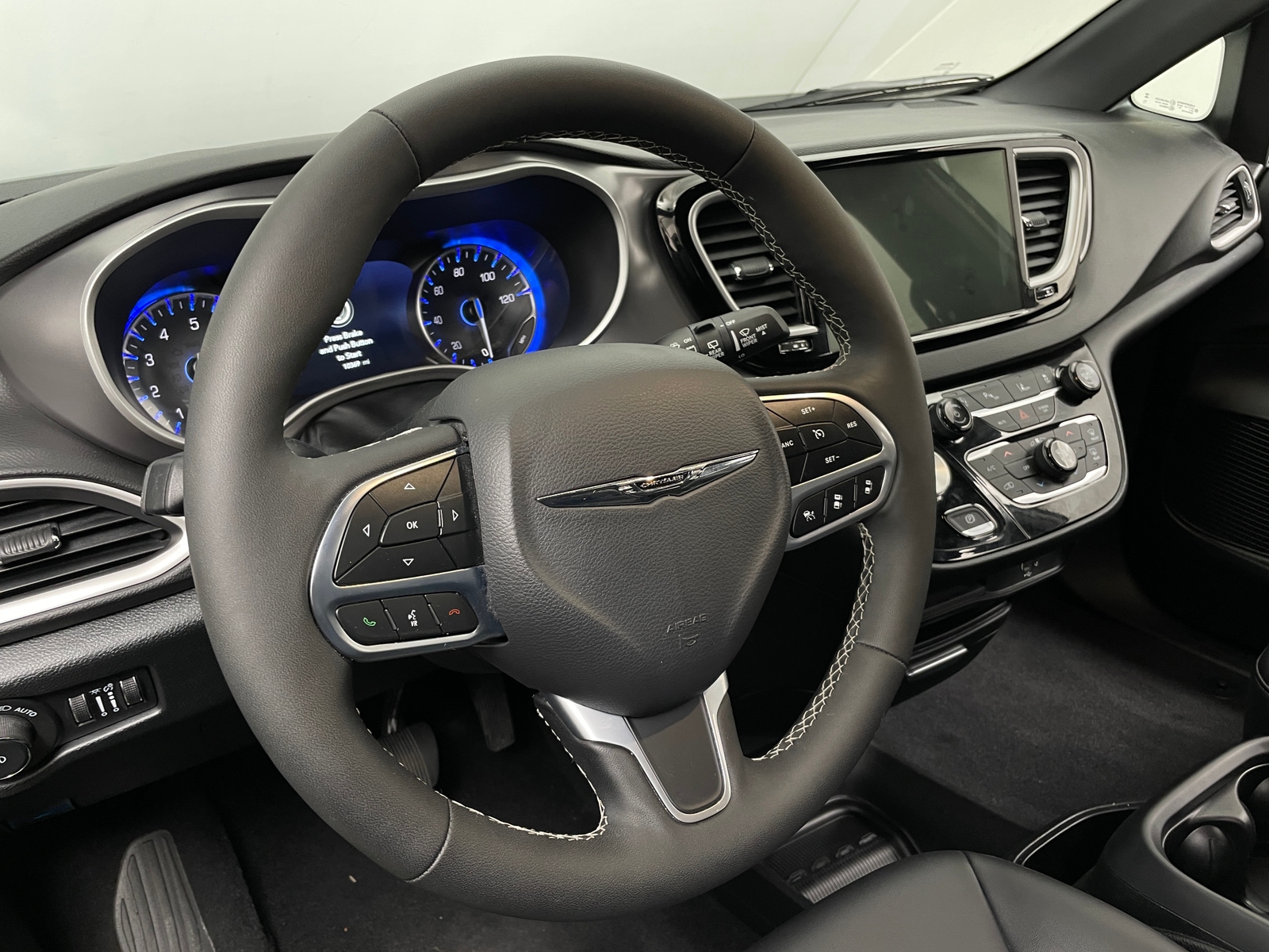 Thumbnail: 2026 Chrysler Pacifica - 4