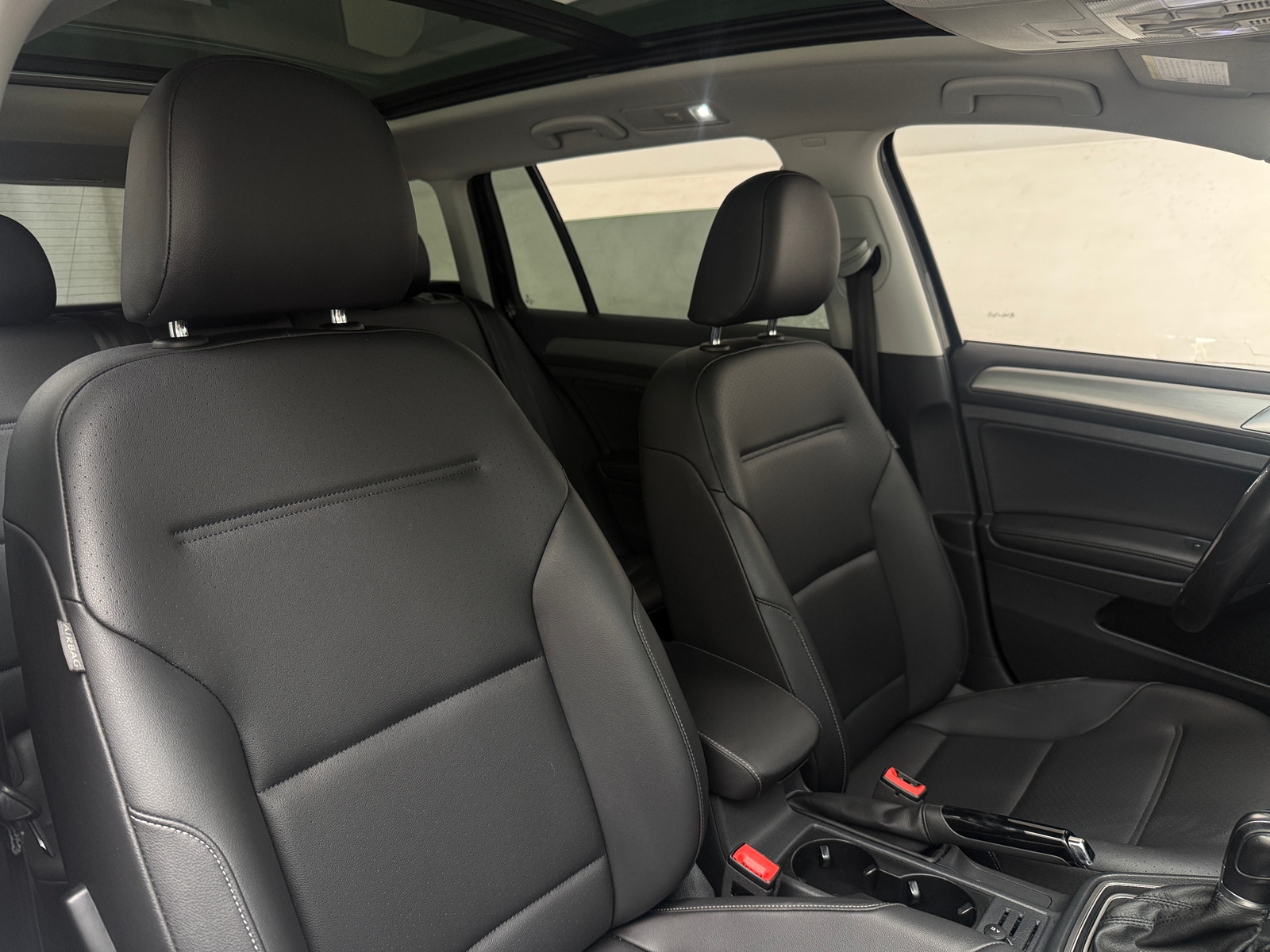 Thumbnail: 2016 Volkswagen e-Golf - 2