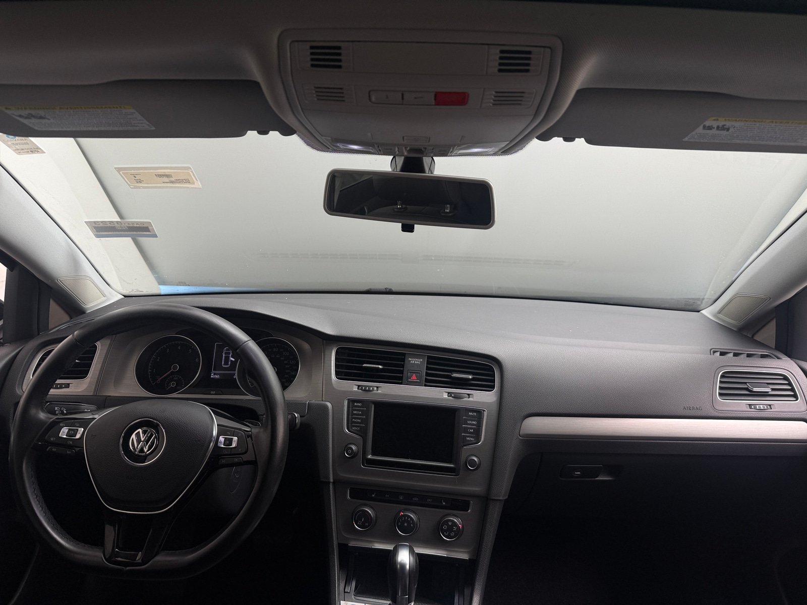 Thumbnail: 2016 Volkswagen e-Golf - 3