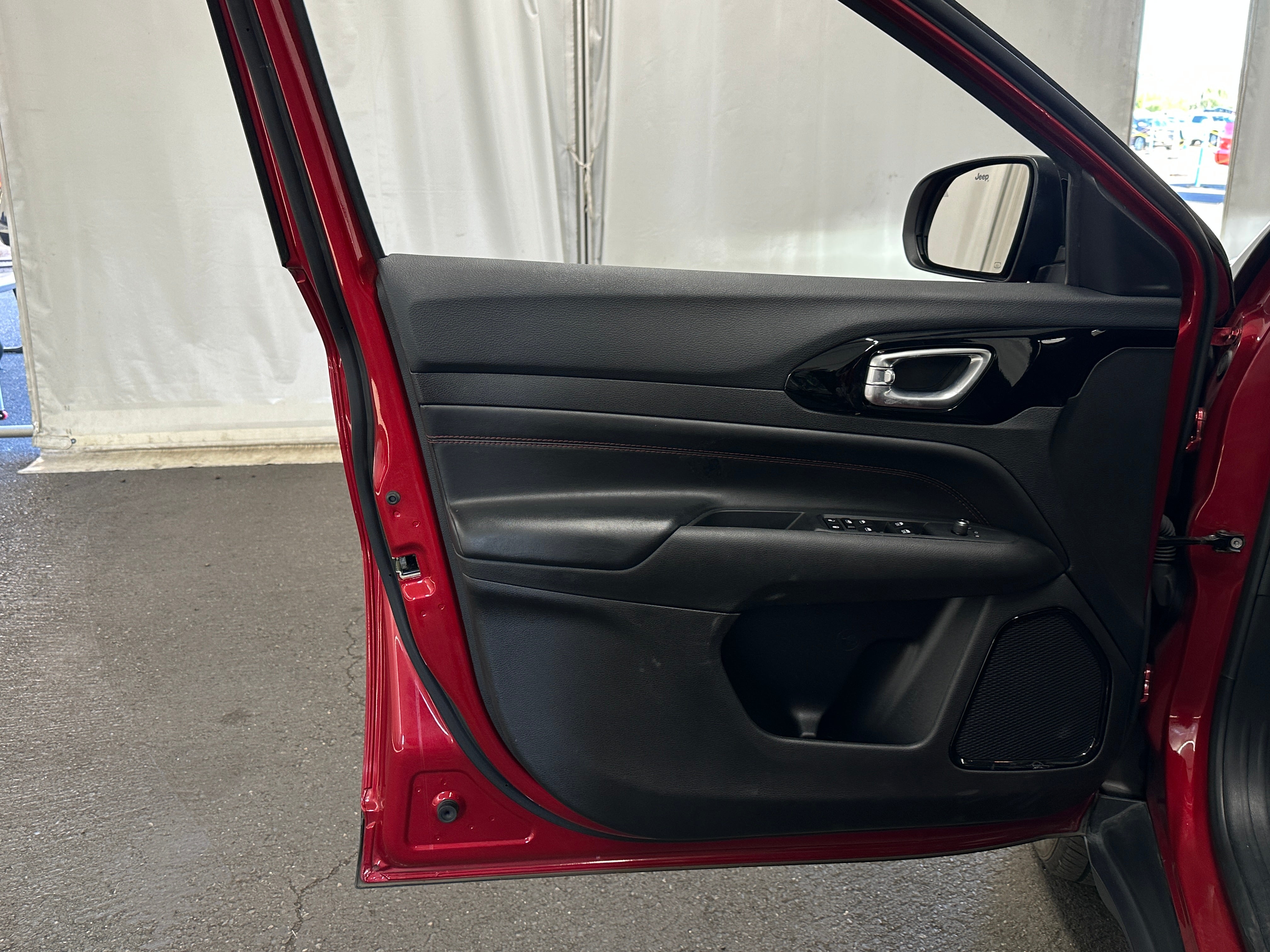 2025 Jeep Compass Trailhawk - Photo 2