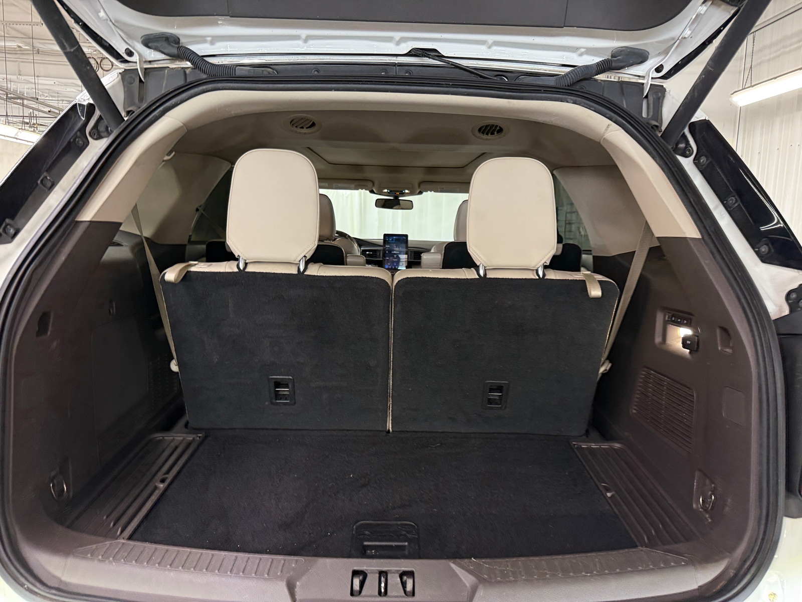 Thumbnail: 2020 Ford Explorer - 6