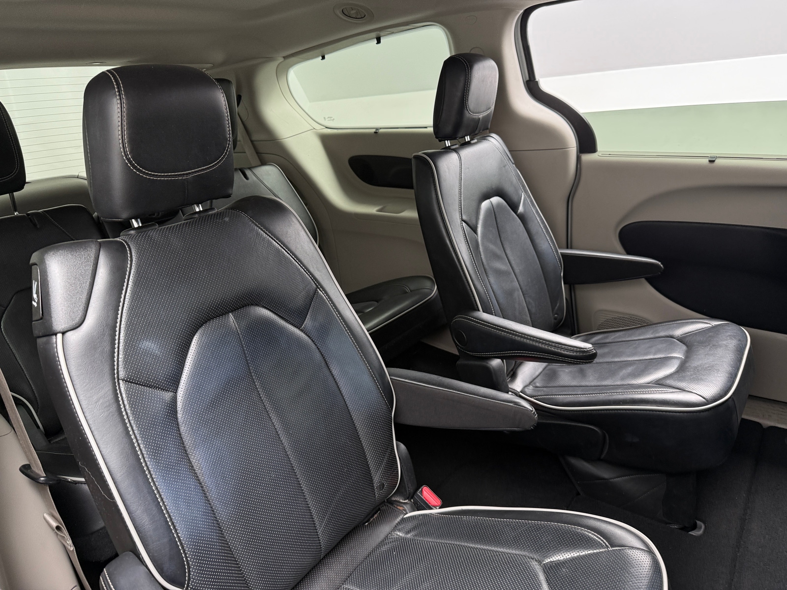 Thumbnail: 2023 Chrysler Pacifica - 5