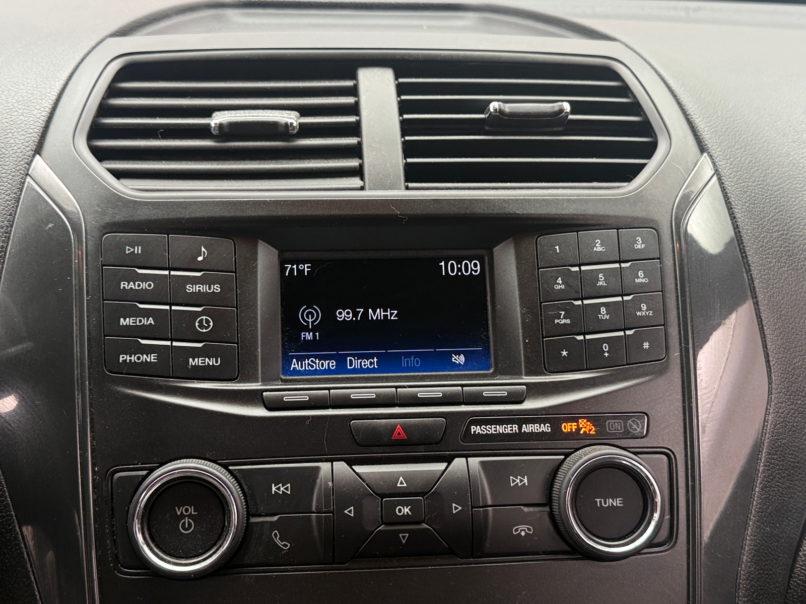 Thumbnail: 2019 Ford Explorer - 4