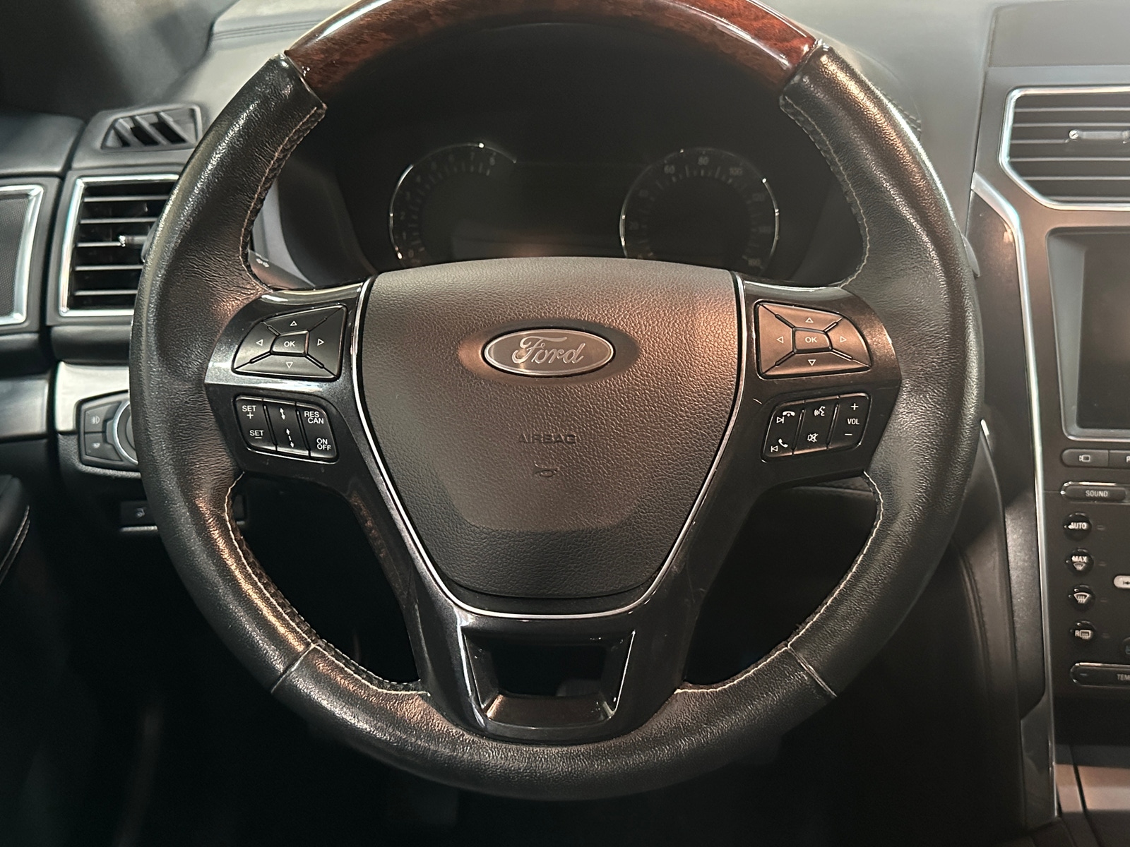 Thumbnail: 2018 Ford Explorer - 4