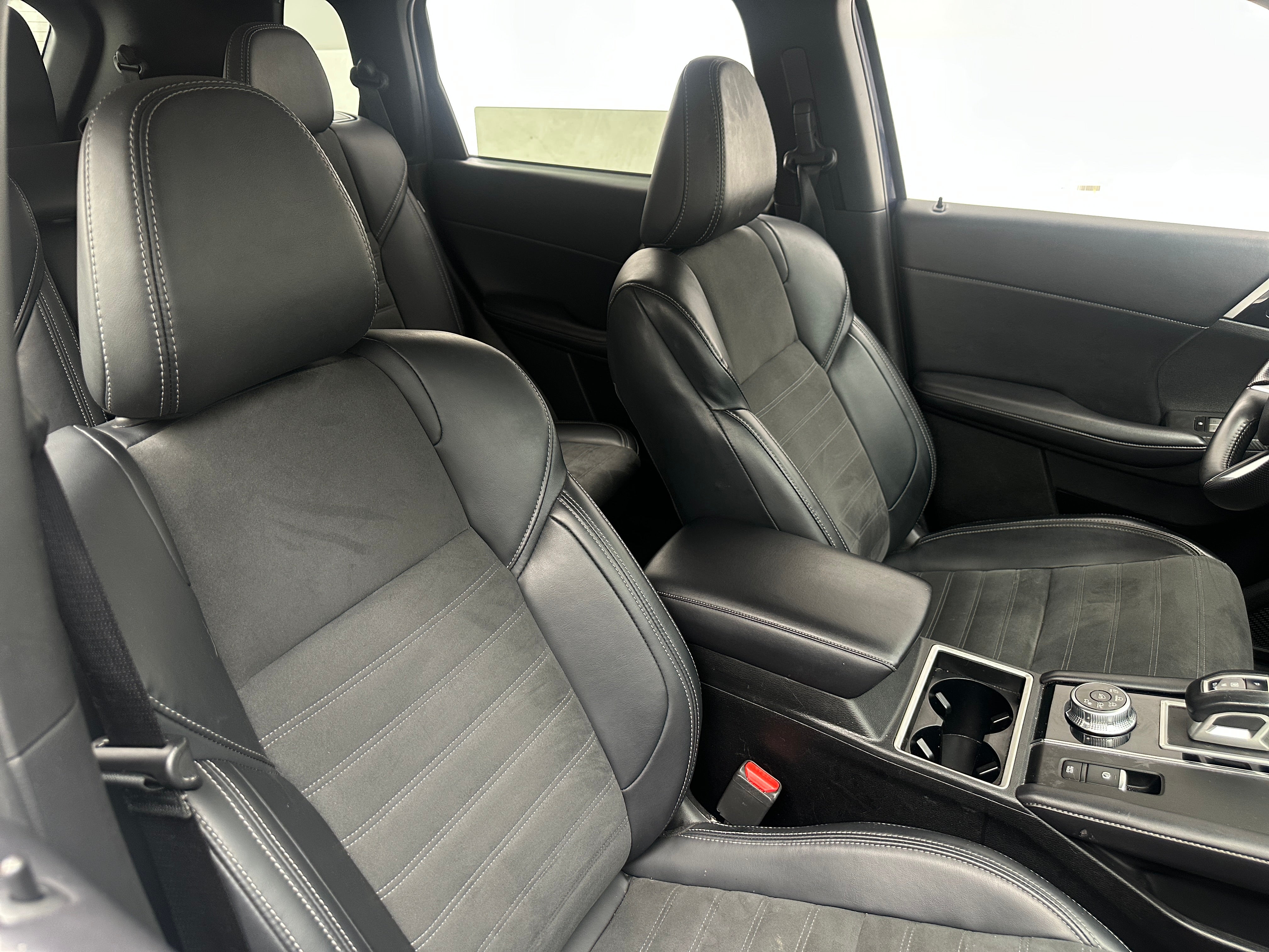 2024 Mitsubishi Outlander SE - Photo 4