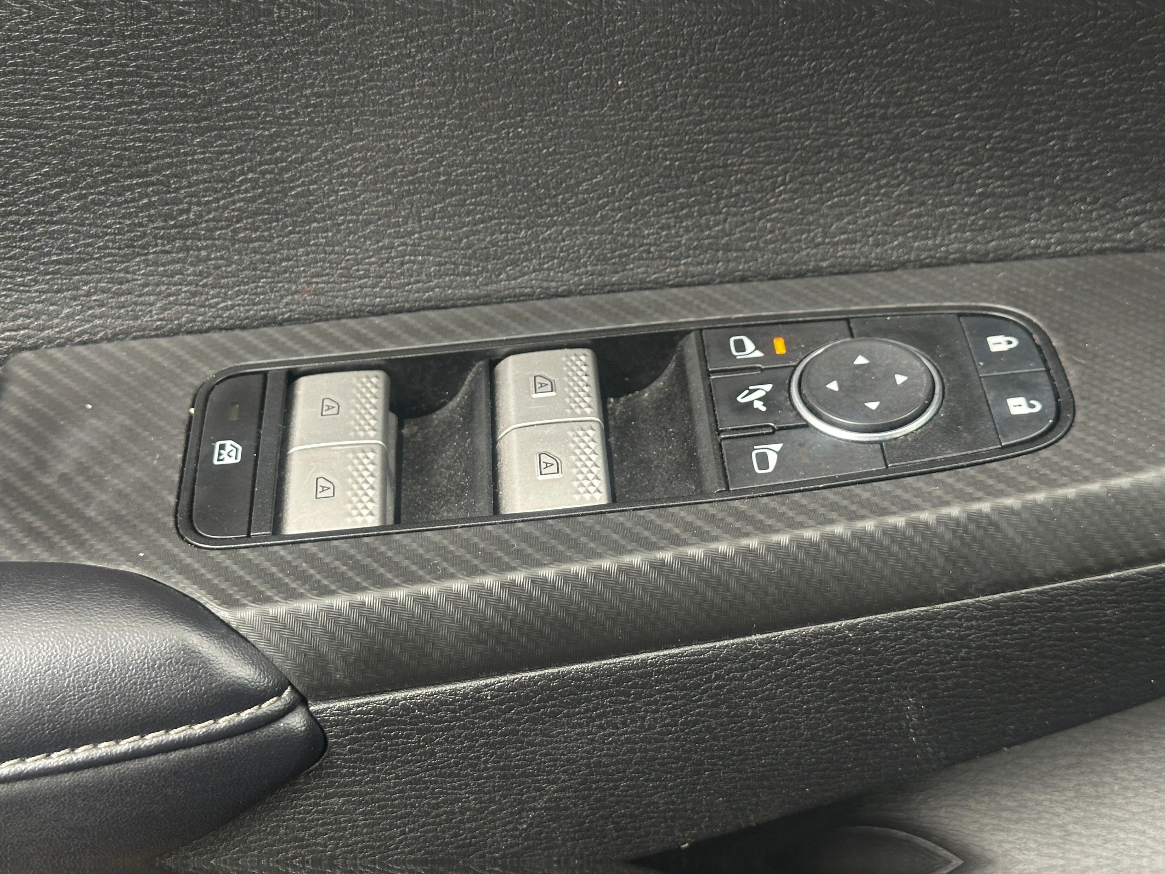 2024 Mitsubishi Outlander SE - Photo 2