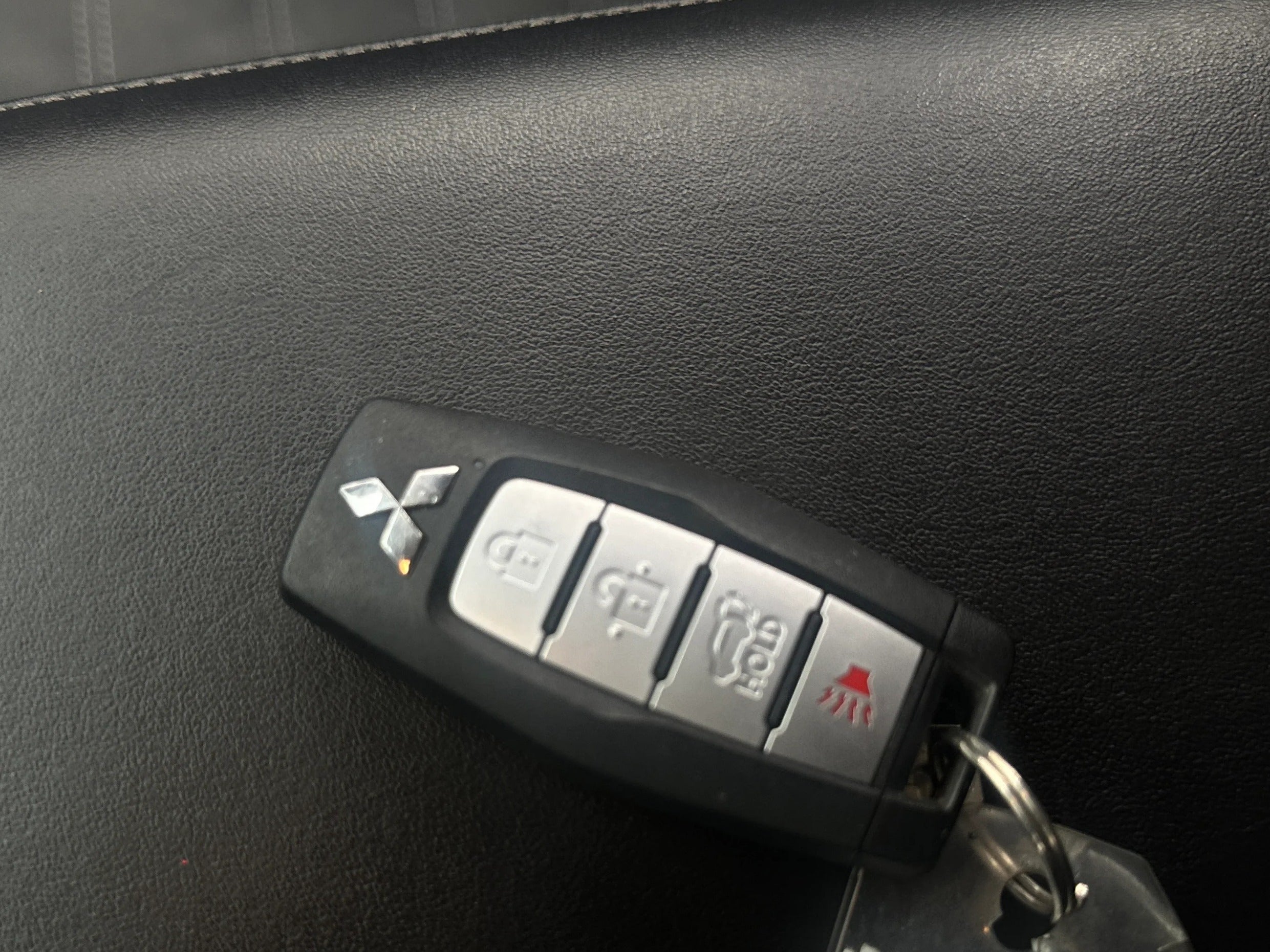 2024 Mitsubishi Outlander SE - Photo 12