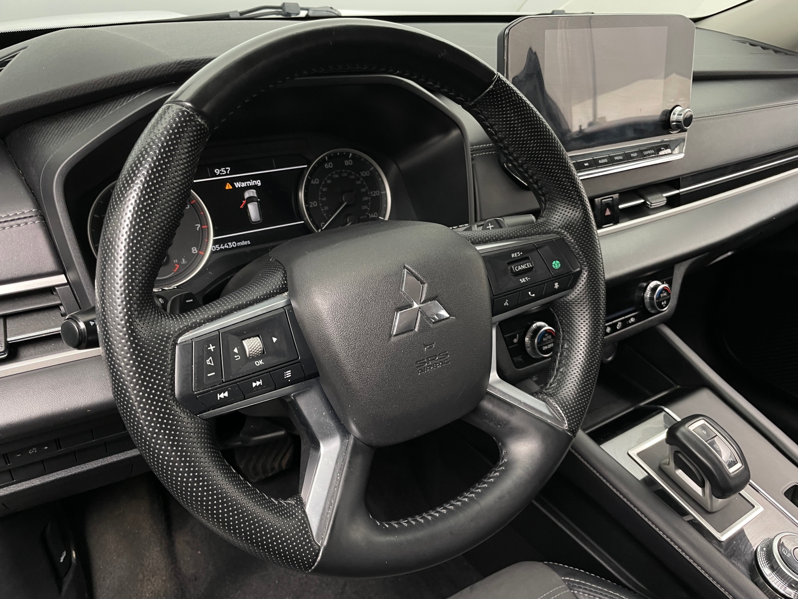 Thumbnail: 2024 Mitsubishi Outlander - 4