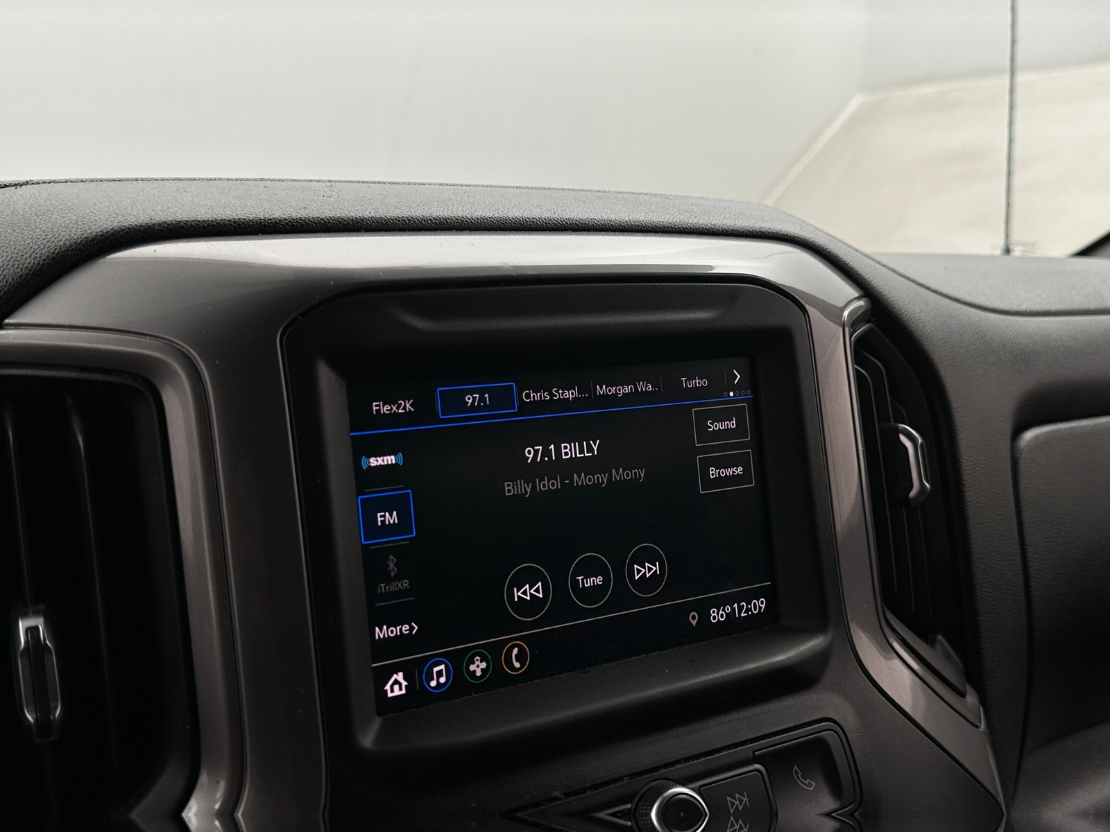 Thumbnail: 2021 Chevrolet Silverado 1500 - 4