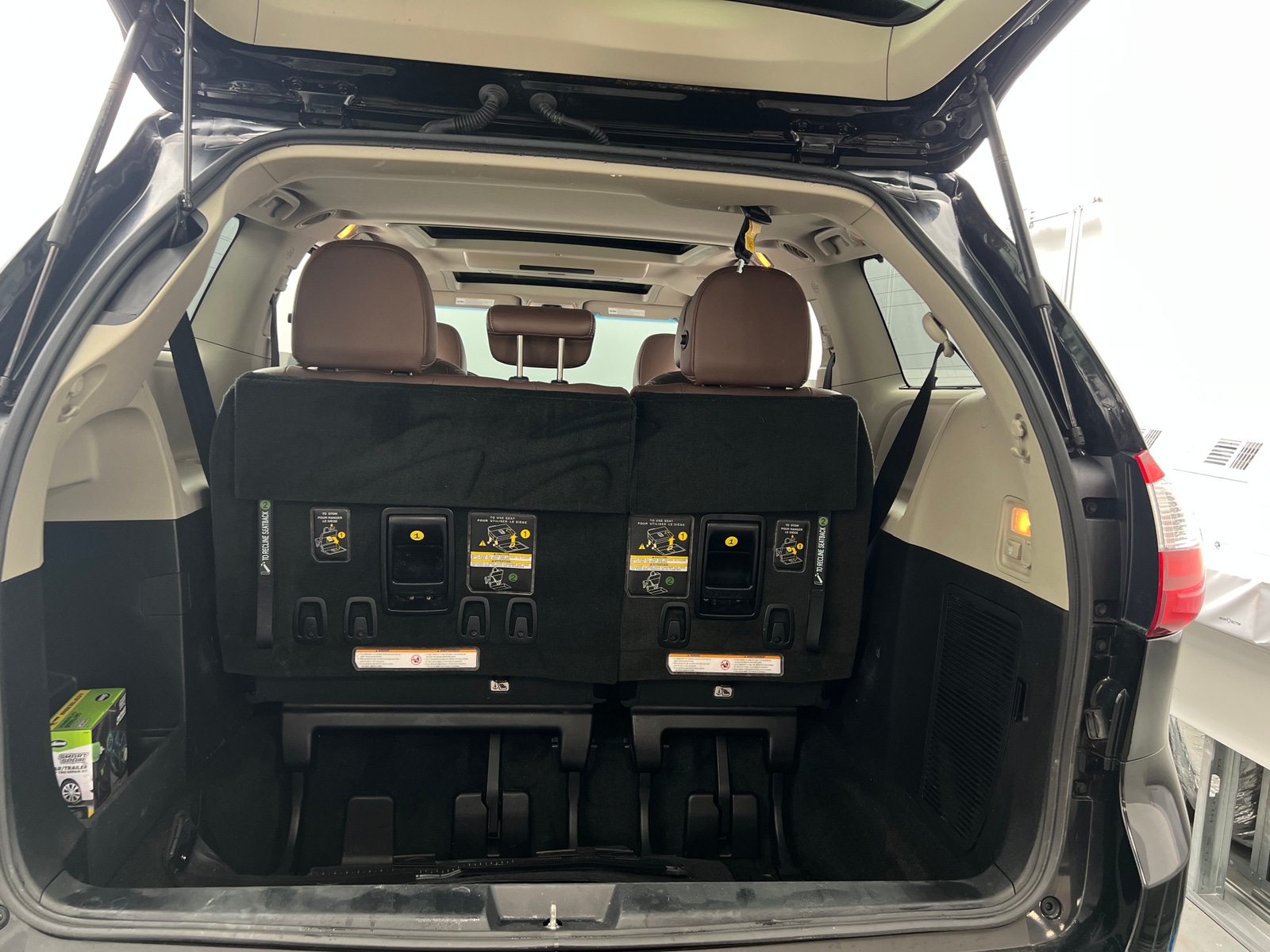 Thumbnail: 2017 Toyota Sienna - 6