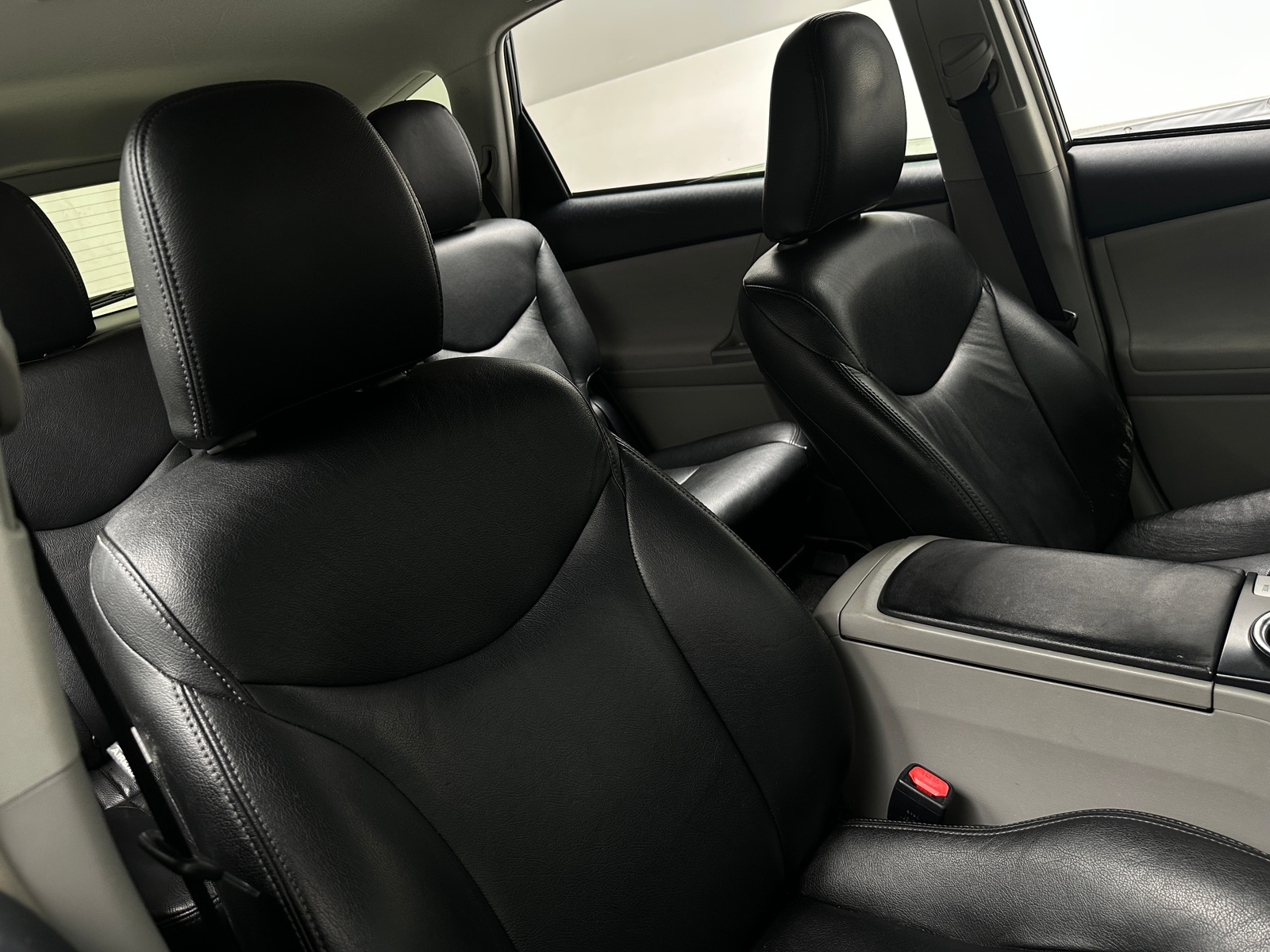 Thumbnail: 2015 Toyota Prius v - 2
