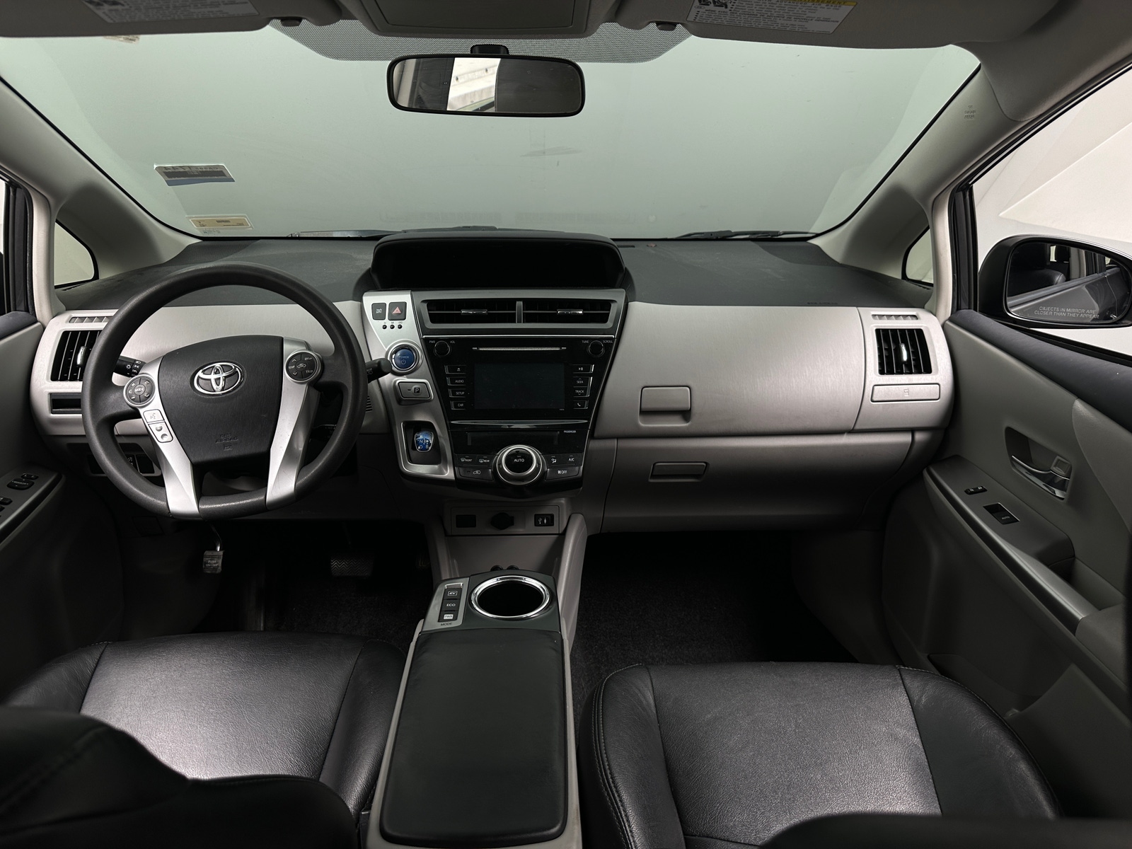 Thumbnail: 2015 Toyota Prius v - 3