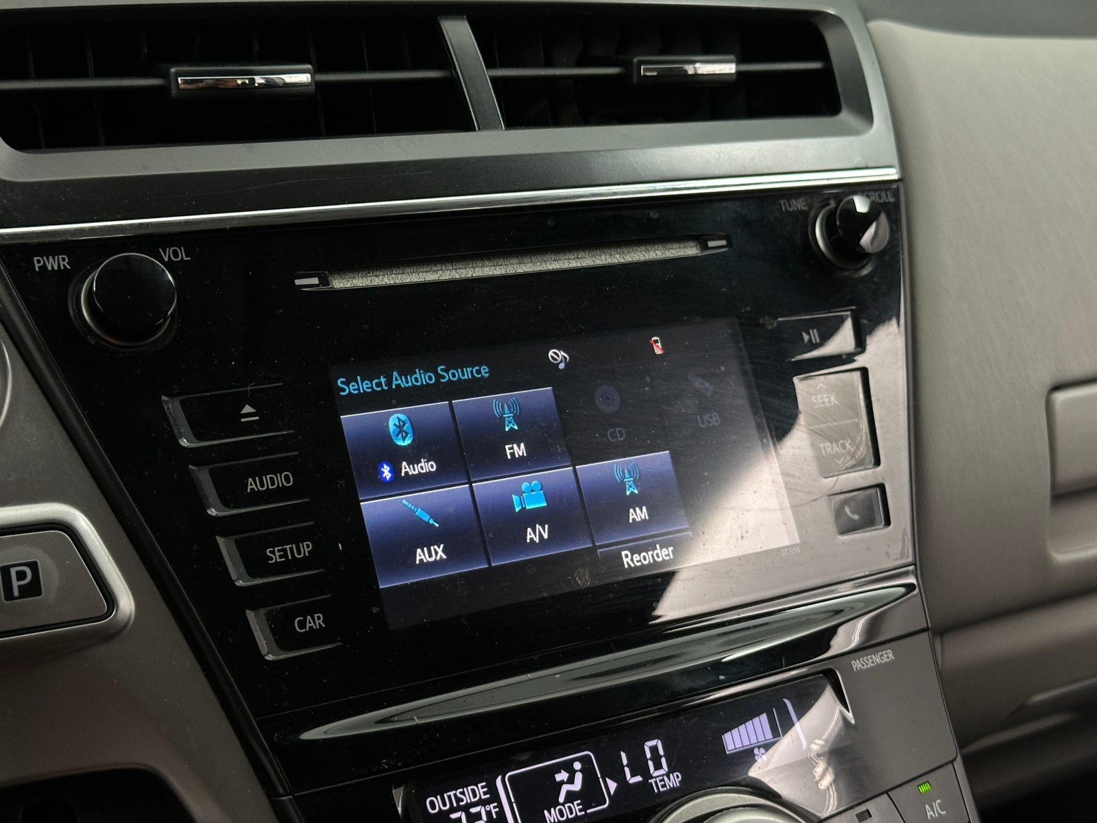 Thumbnail: 2015 Toyota Prius v - 4