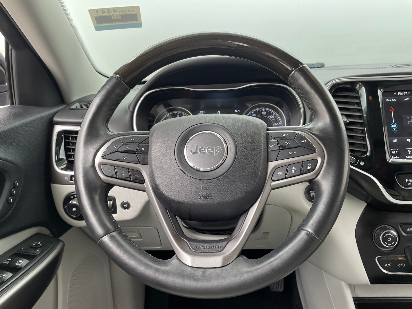 Thumbnail: 2019 Jeep Cherokee - 4