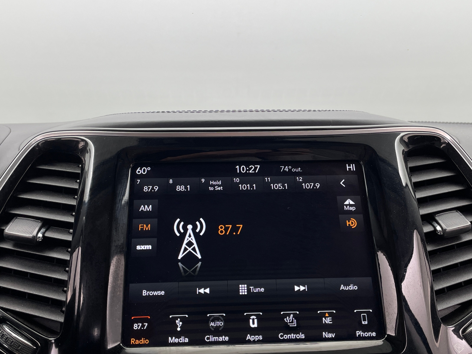 Thumbnail: 2019 Jeep Cherokee - 3