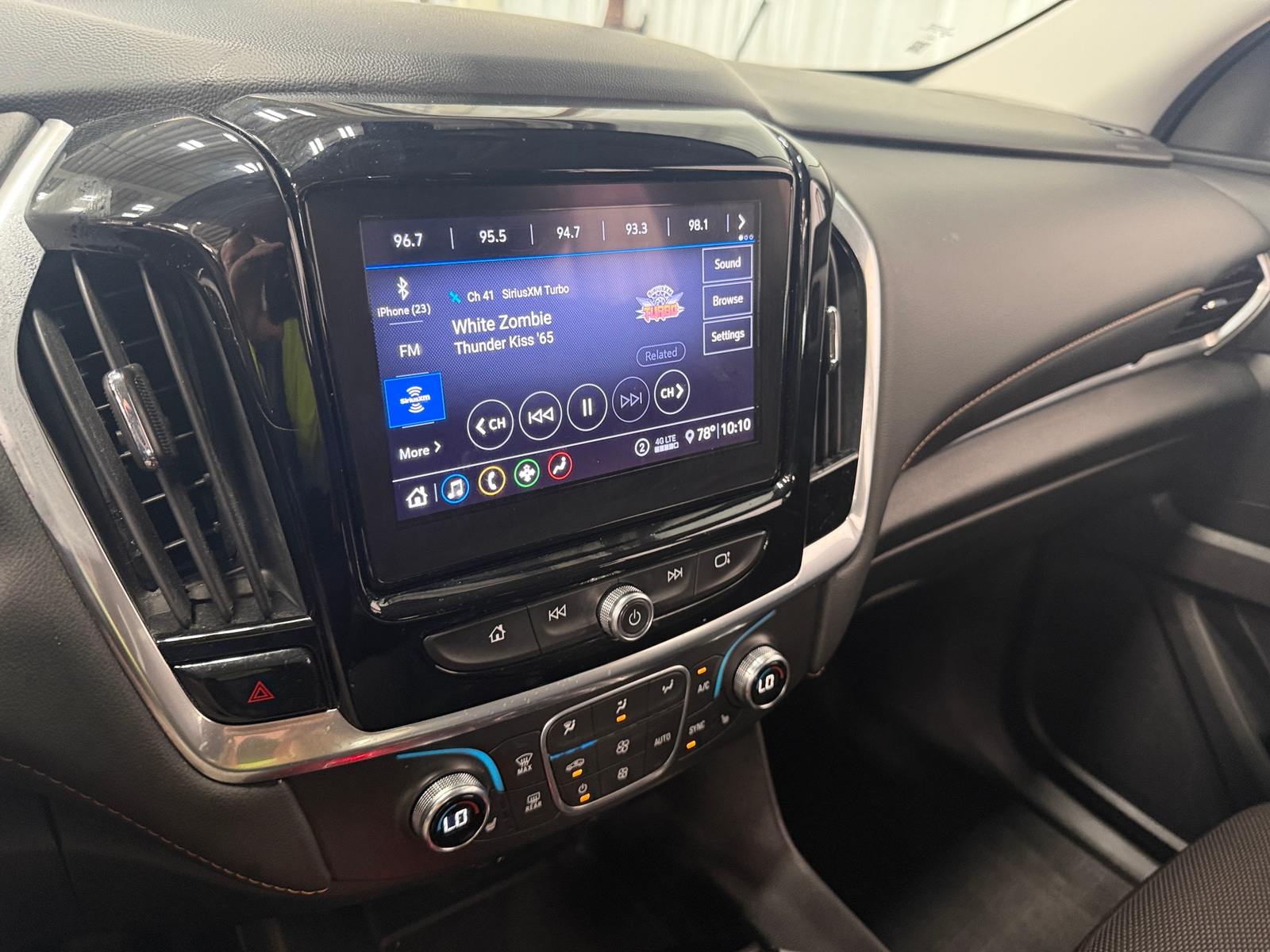 Thumbnail: 2020 Chevrolet Traverse - 4