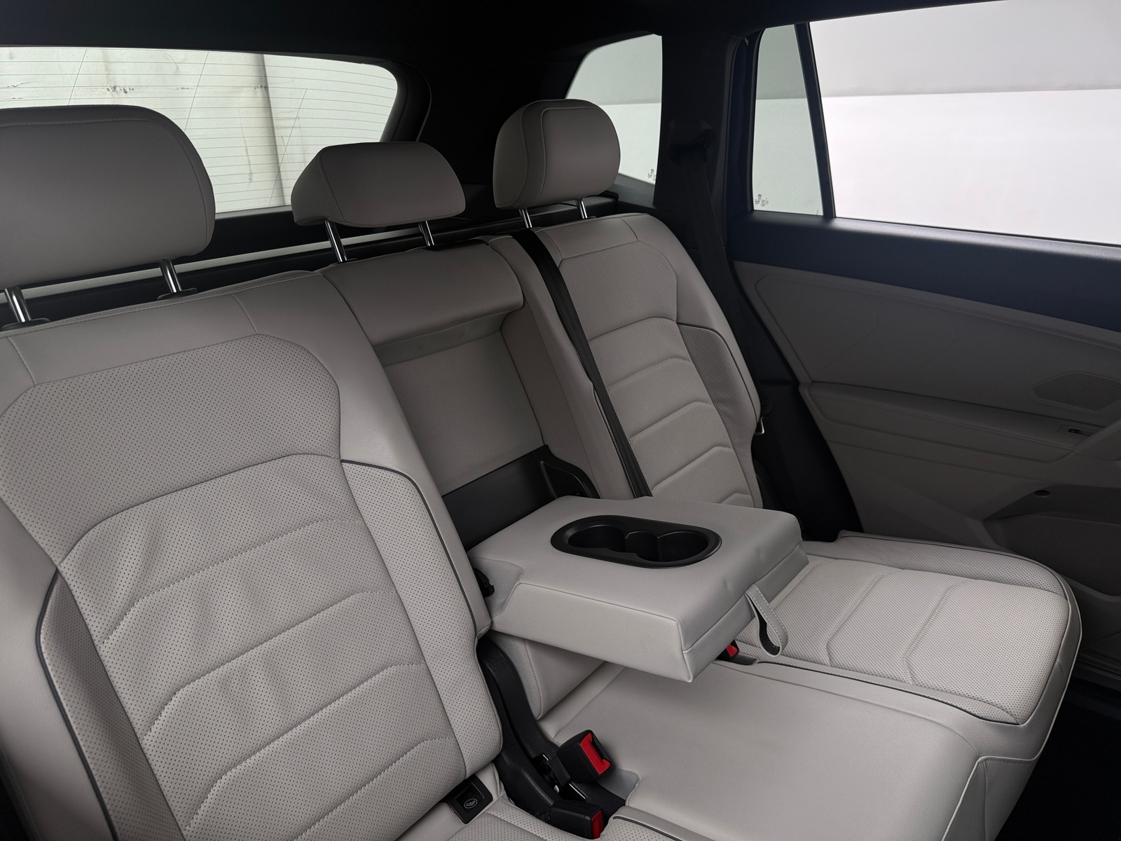 Thumbnail: 2022 Volkswagen Tiguan - 5
