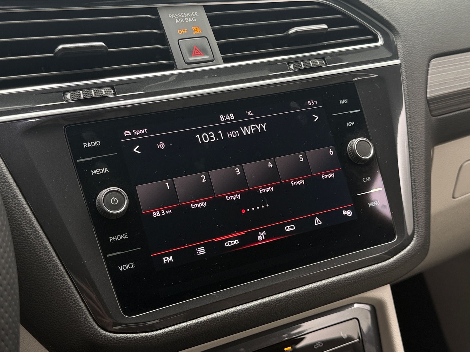 Thumbnail: 2022 Volkswagen Tiguan - 3