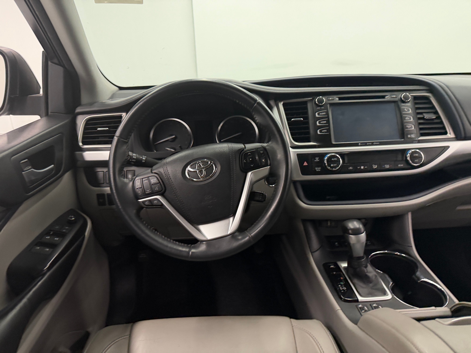 Thumbnail: 2016 Toyota Highlander - 4