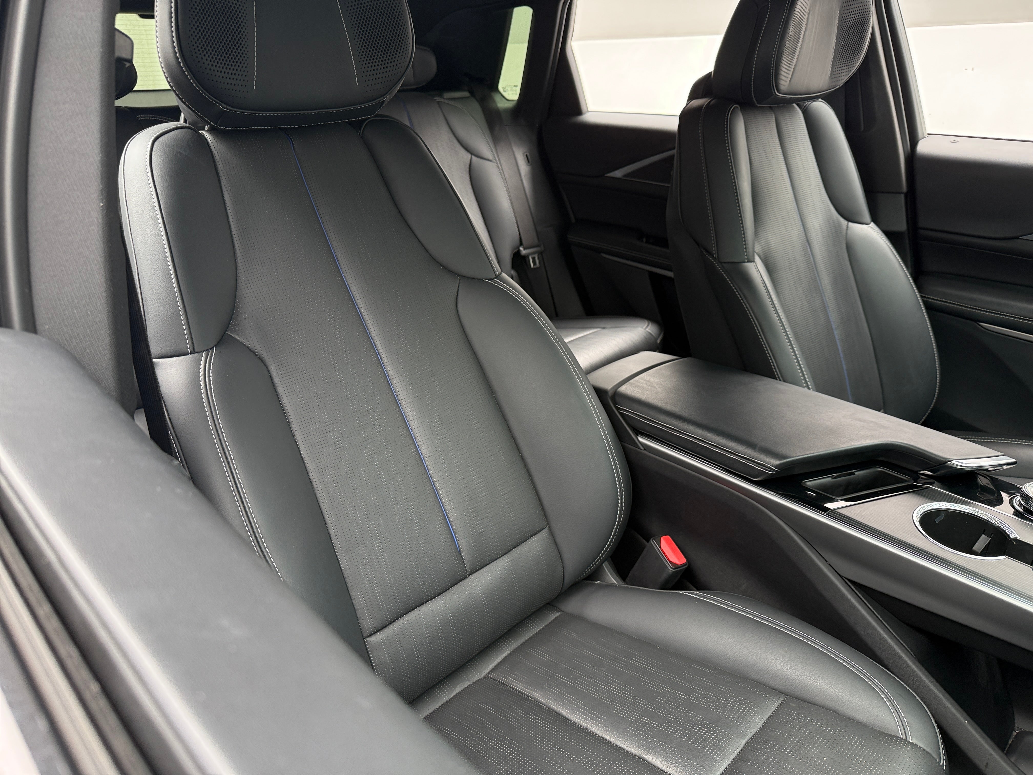 Used 2024 Cadillac LYRIQ Luxury 2 with VIN 1GYKPRRL0RZ122740 for sale in Pewaukee, WI