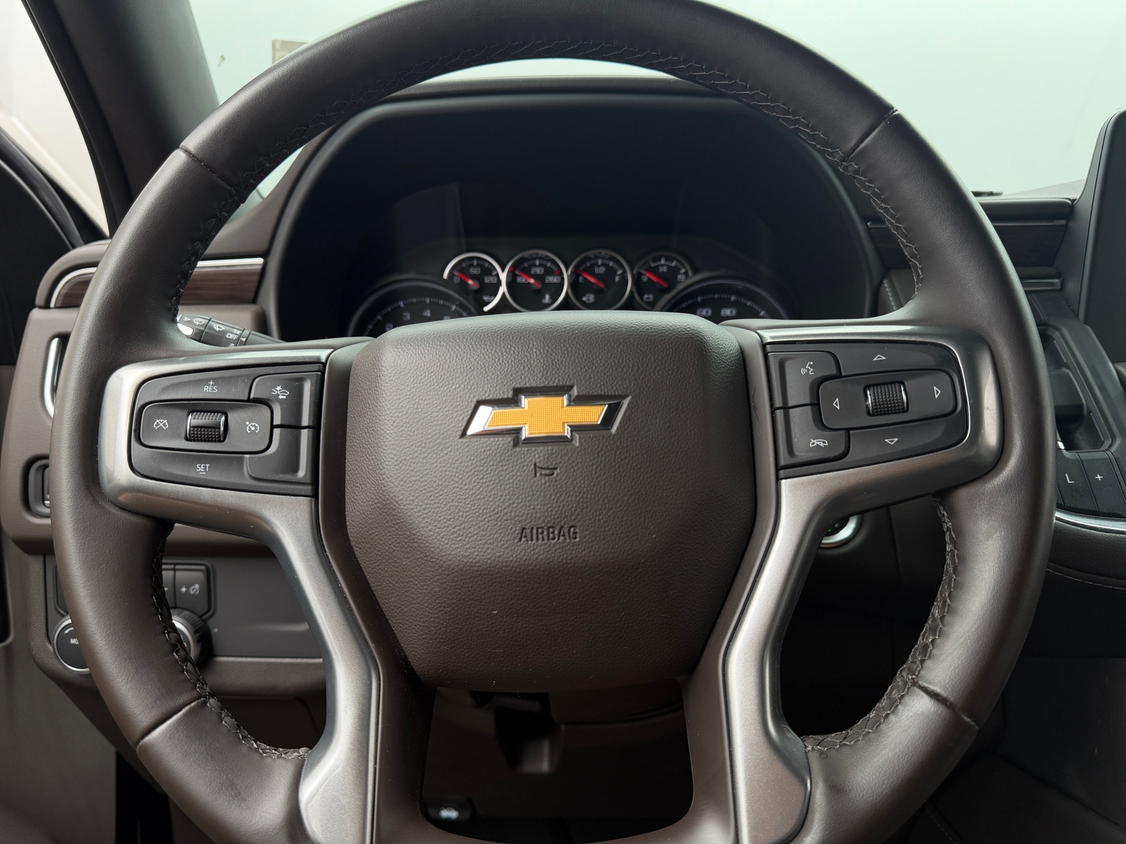 Thumbnail: 2023 Chevrolet Tahoe - 5