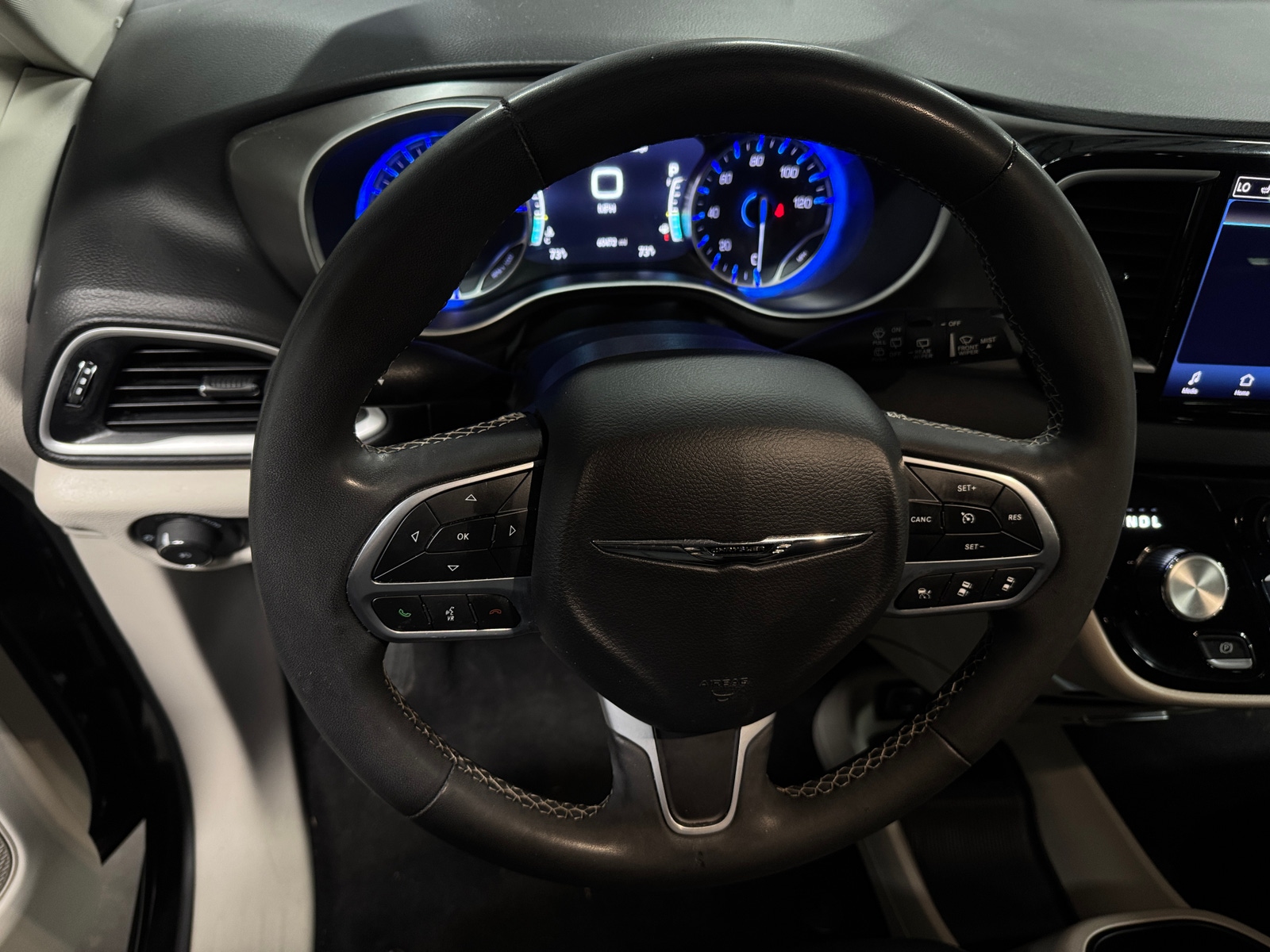 Thumbnail: 2024 Chrysler Pacifica - 4