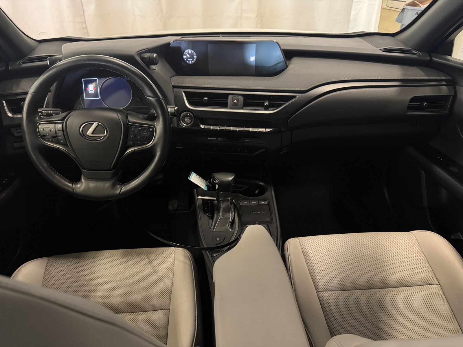 Thumbnail: 2019 Lexus UX - 2