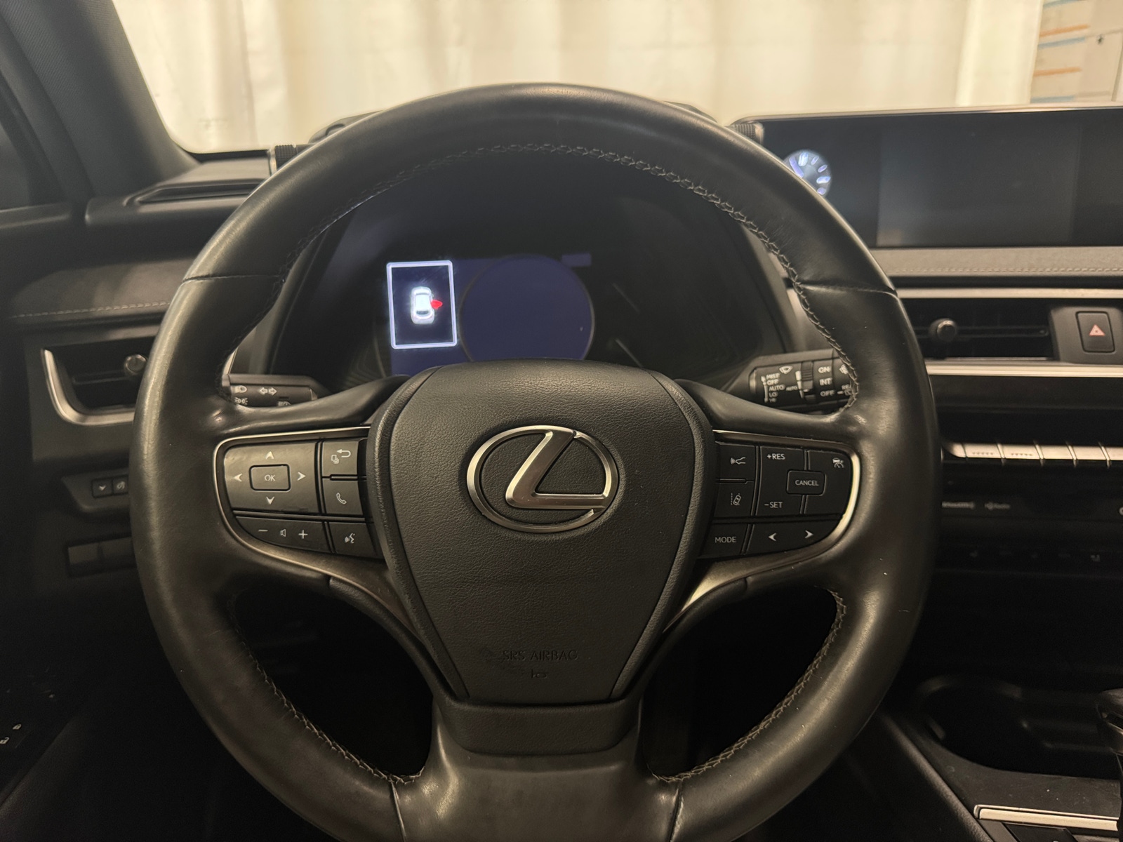 Thumbnail: 2019 Lexus UX - 4