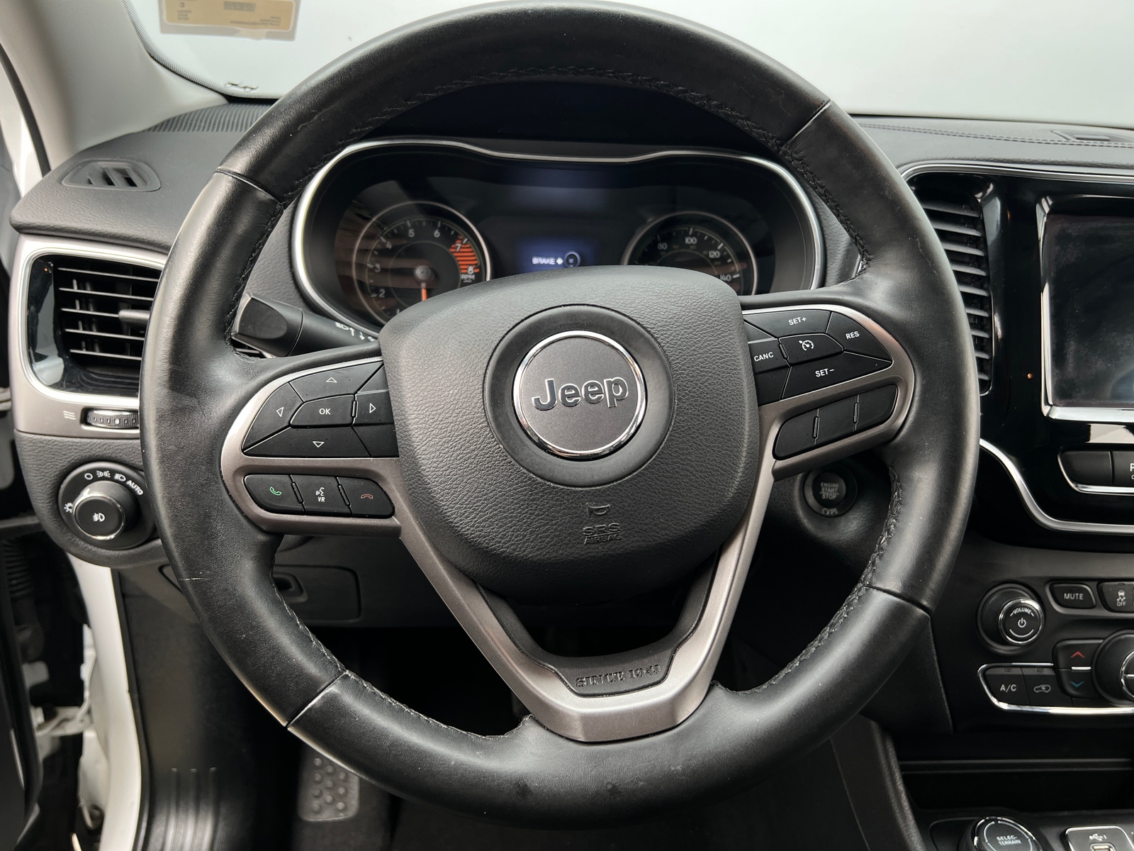 Thumbnail: 2019 Jeep Cherokee - 4